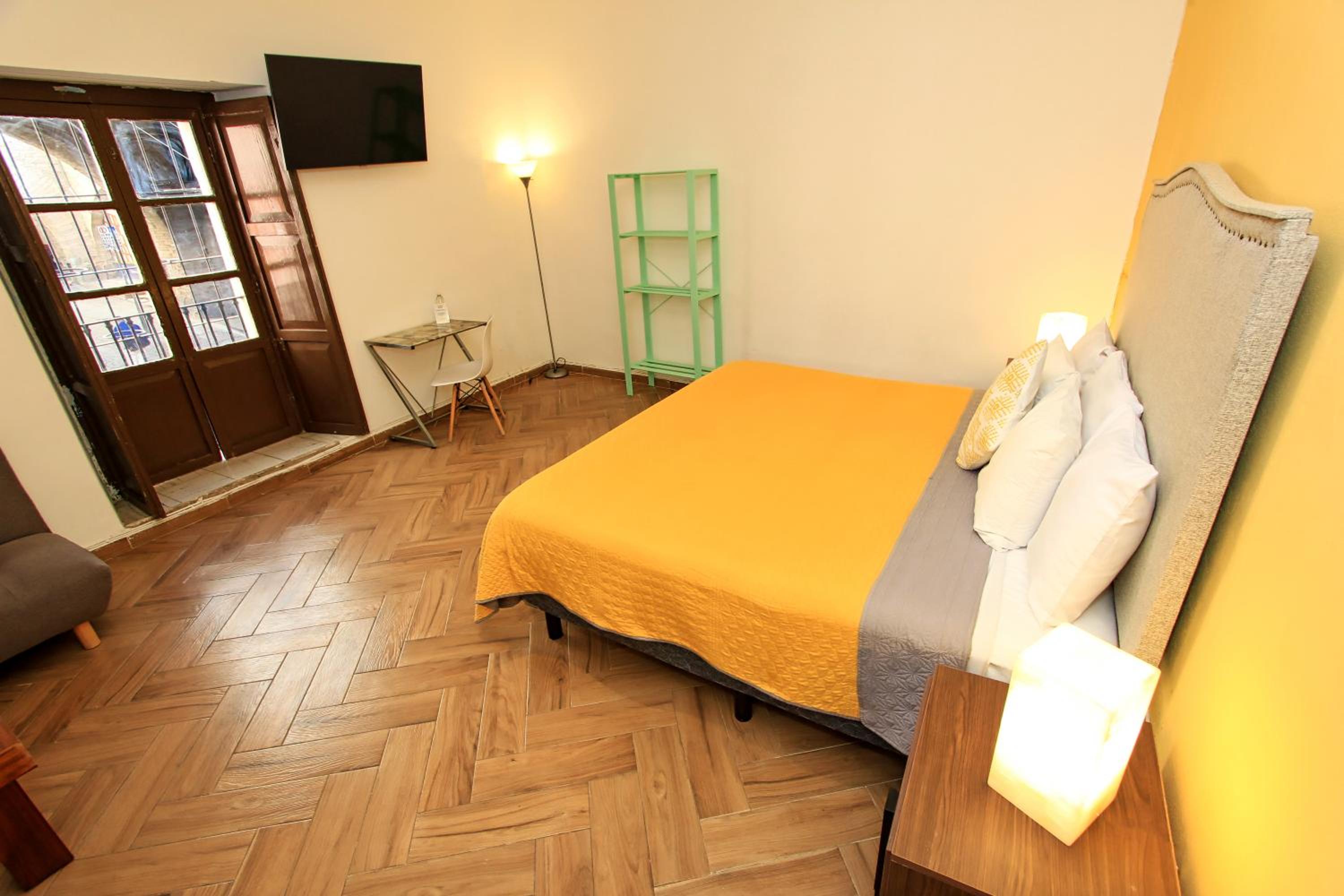 King Suite with Balcony - Photo 6