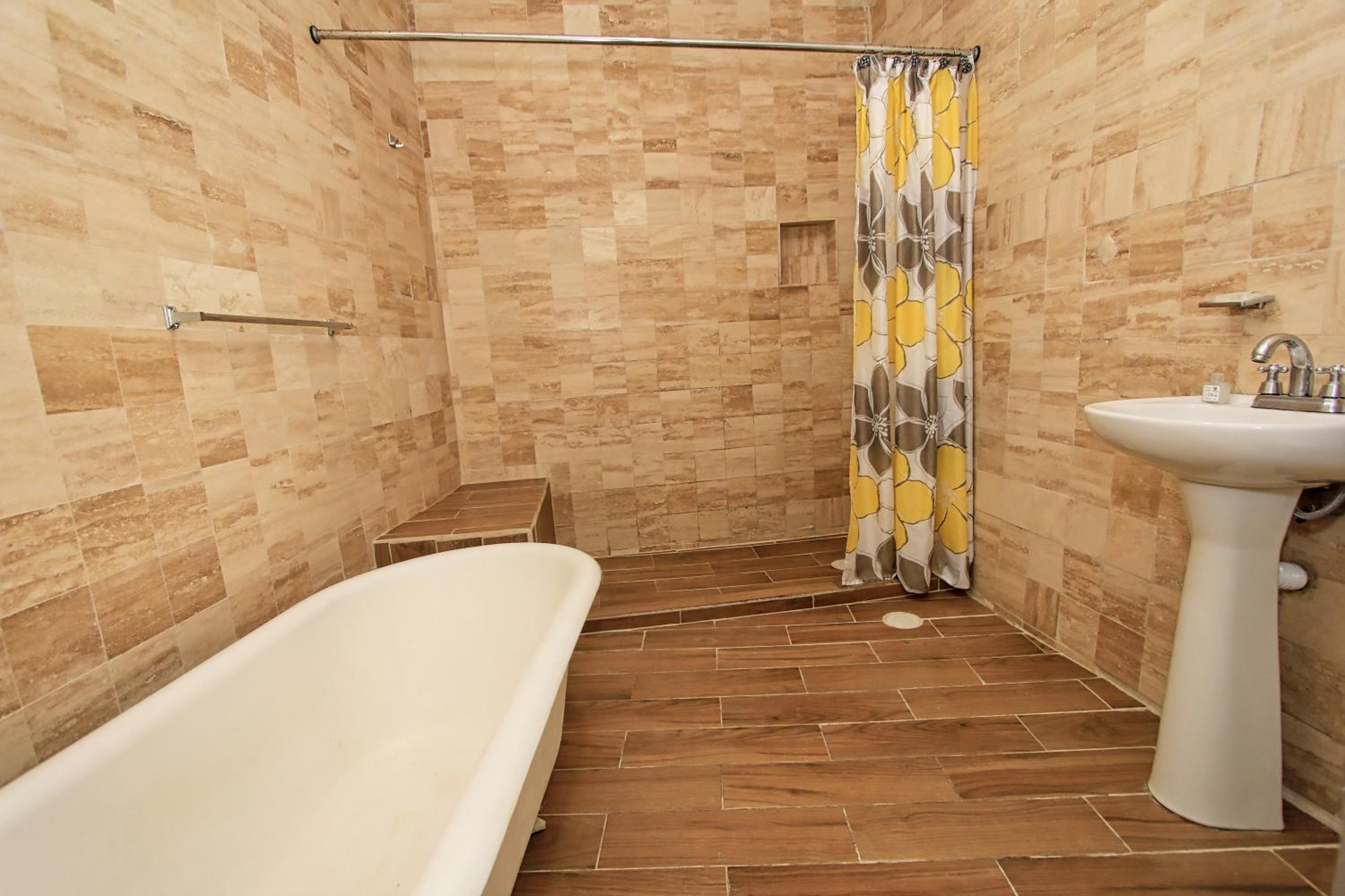 Family Room with Bath - Photo 3
