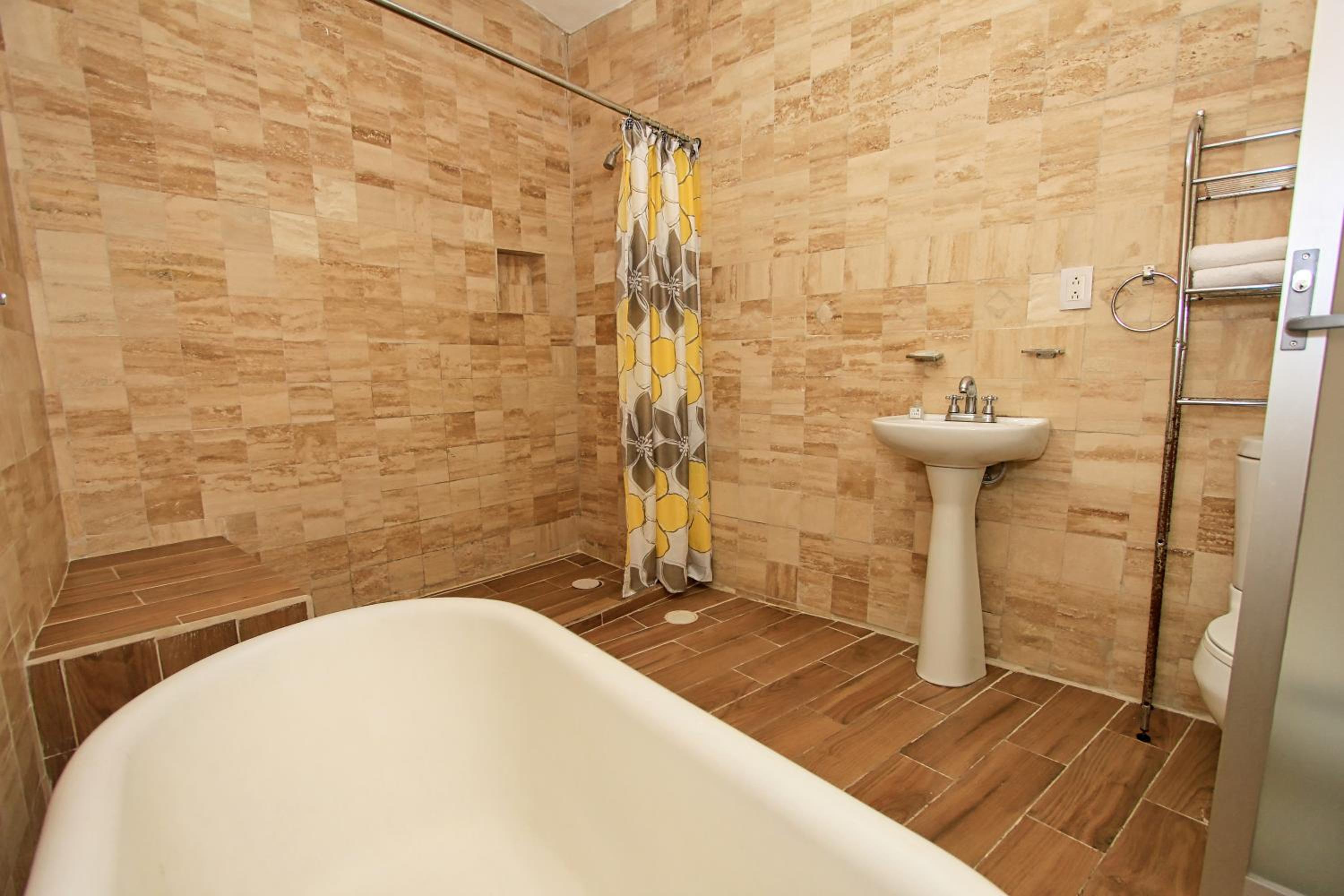 Family Room with Bath - Photo 2