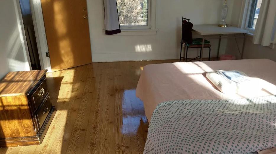 Double Room with Shared Bathroom photo 2
