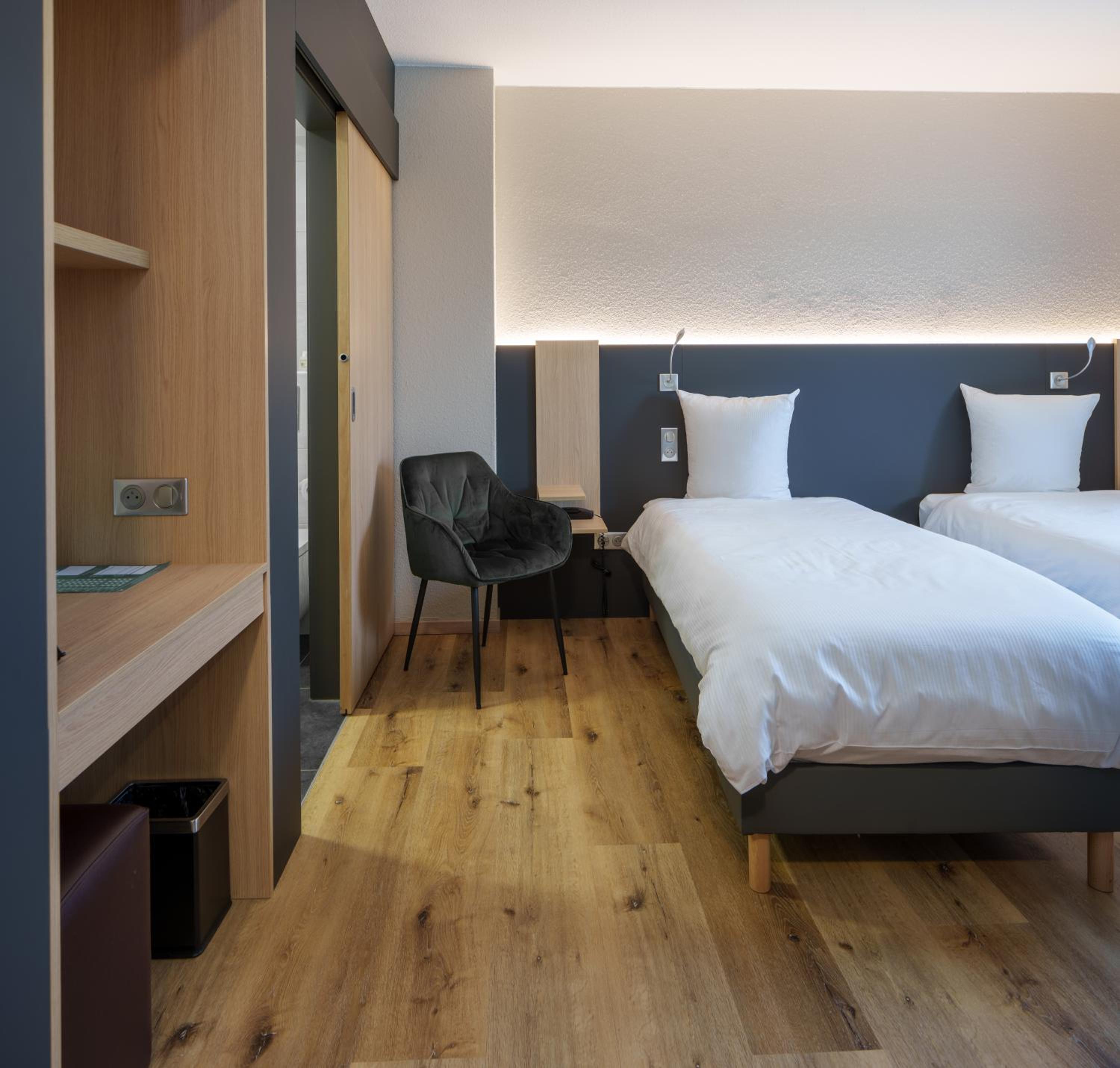 Twin Room - Photo 7