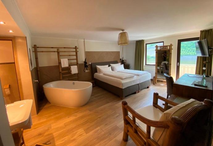 Suite with River View - Photo 6
