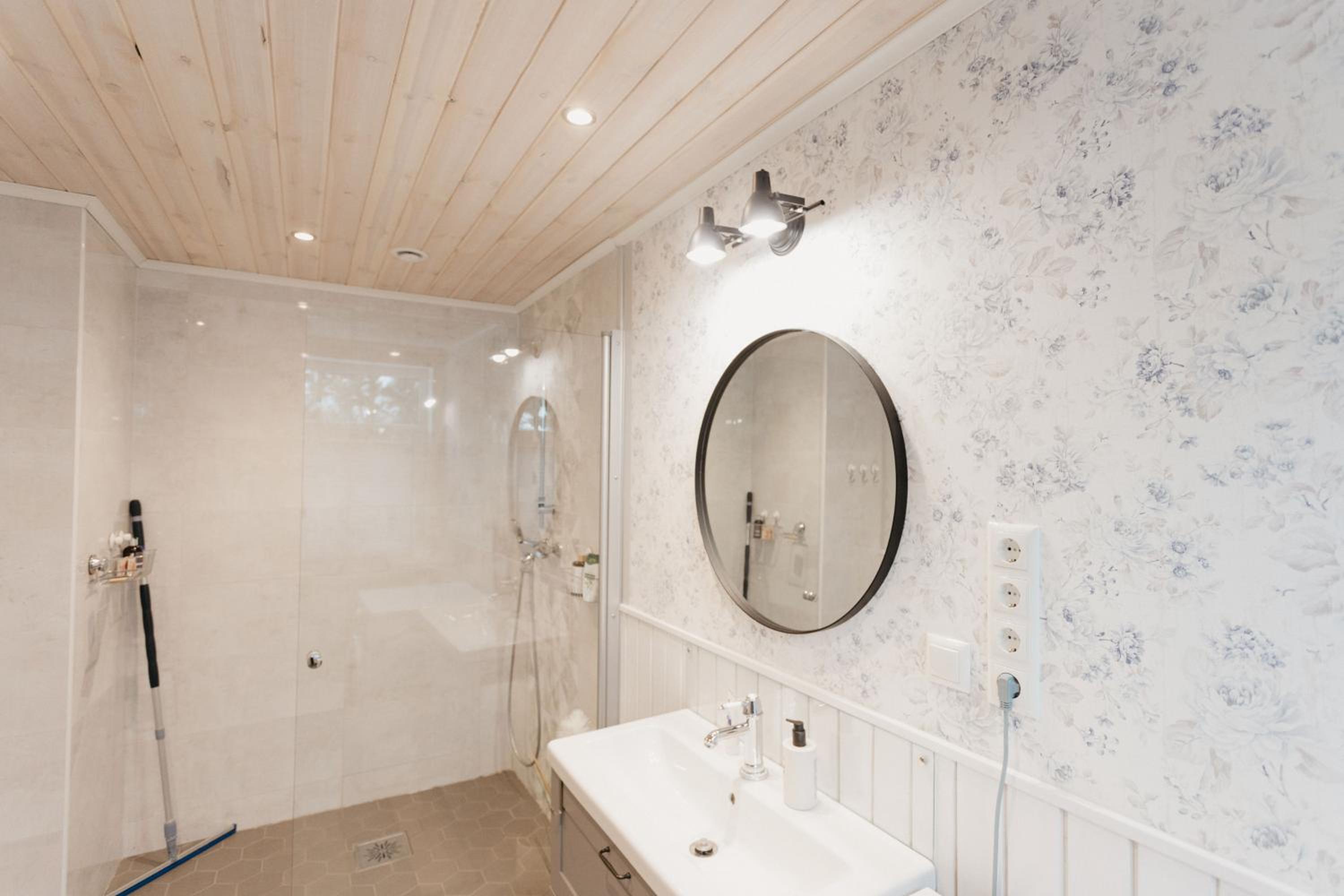 Three-Bedroom House - Photo 40