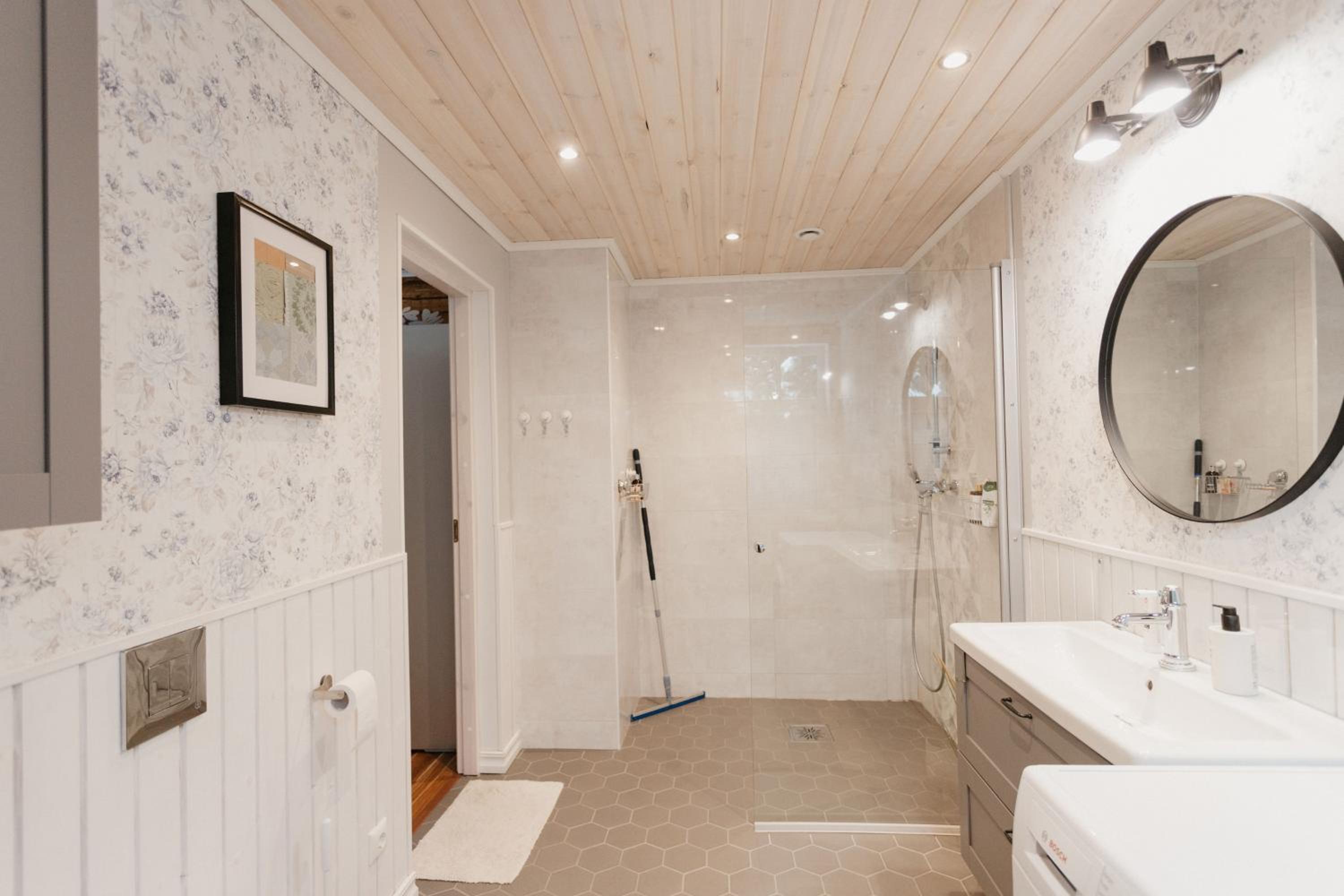 Three-Bedroom House - Photo 43