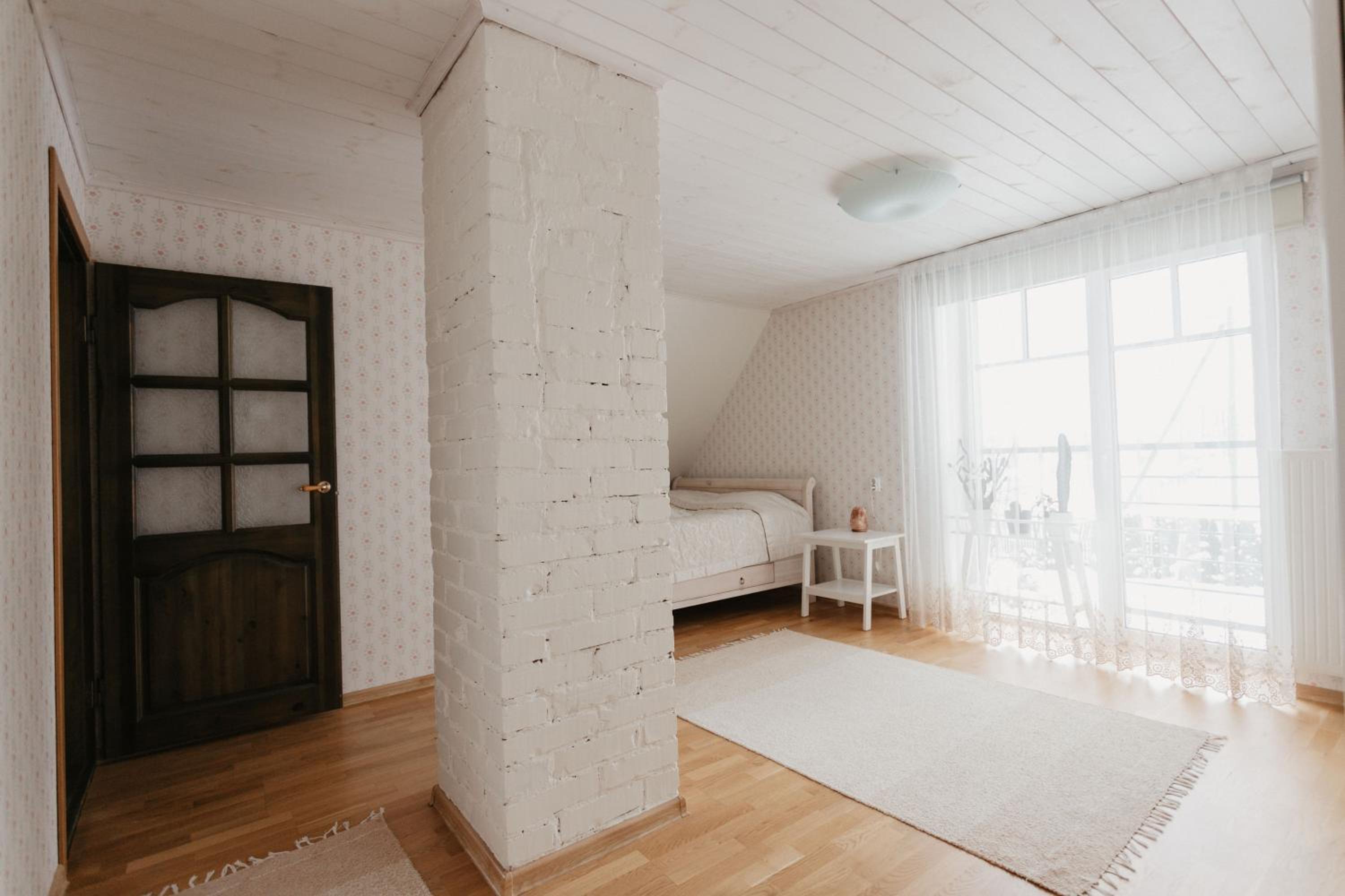 Three-Bedroom House - Photo 8