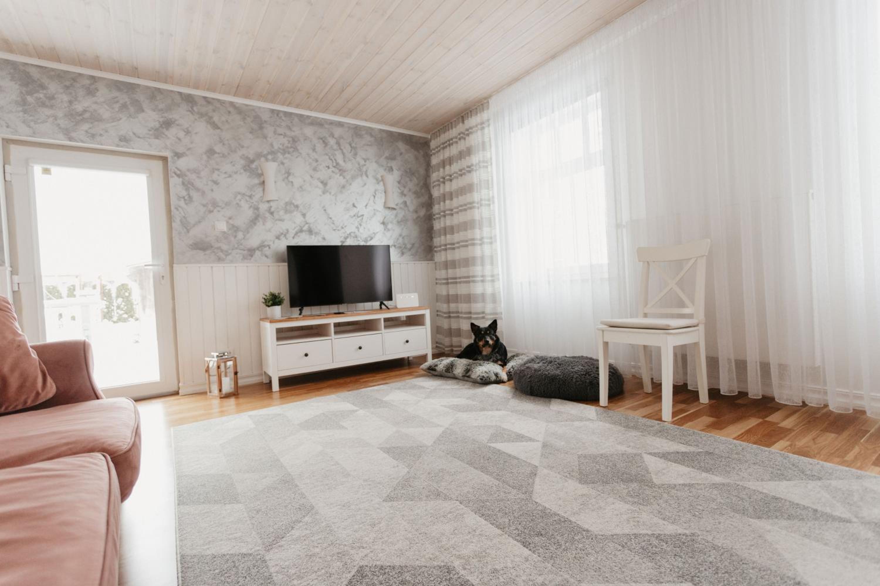 Three-Bedroom House - Photo 9