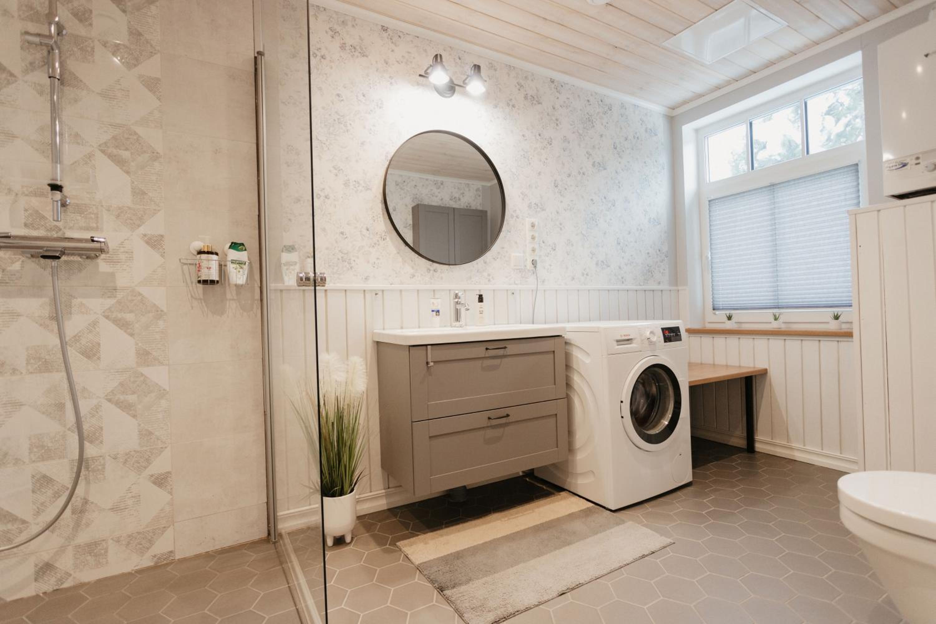 Three-Bedroom House - Photo 10