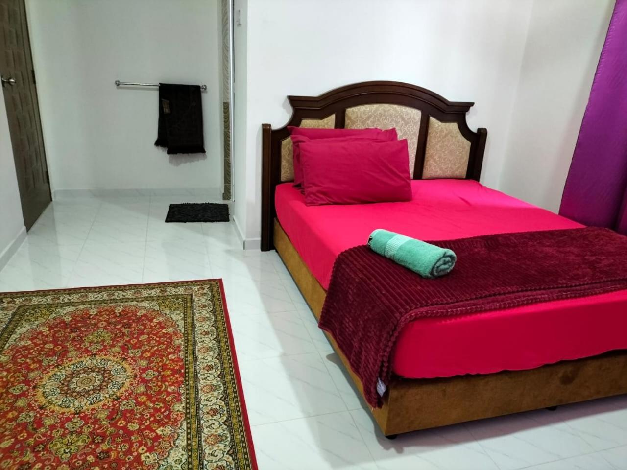 Three-Bedroom House photo 2