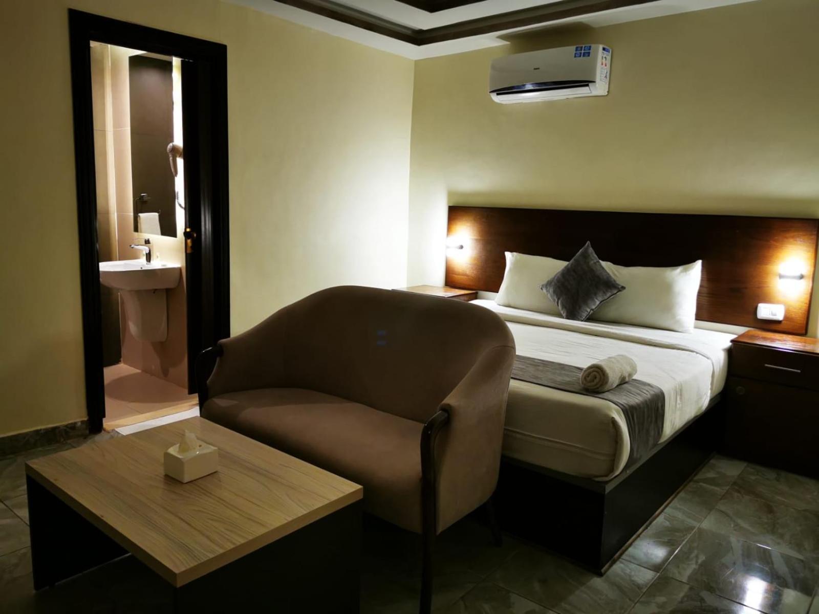 Budget Double Room - Photo 9