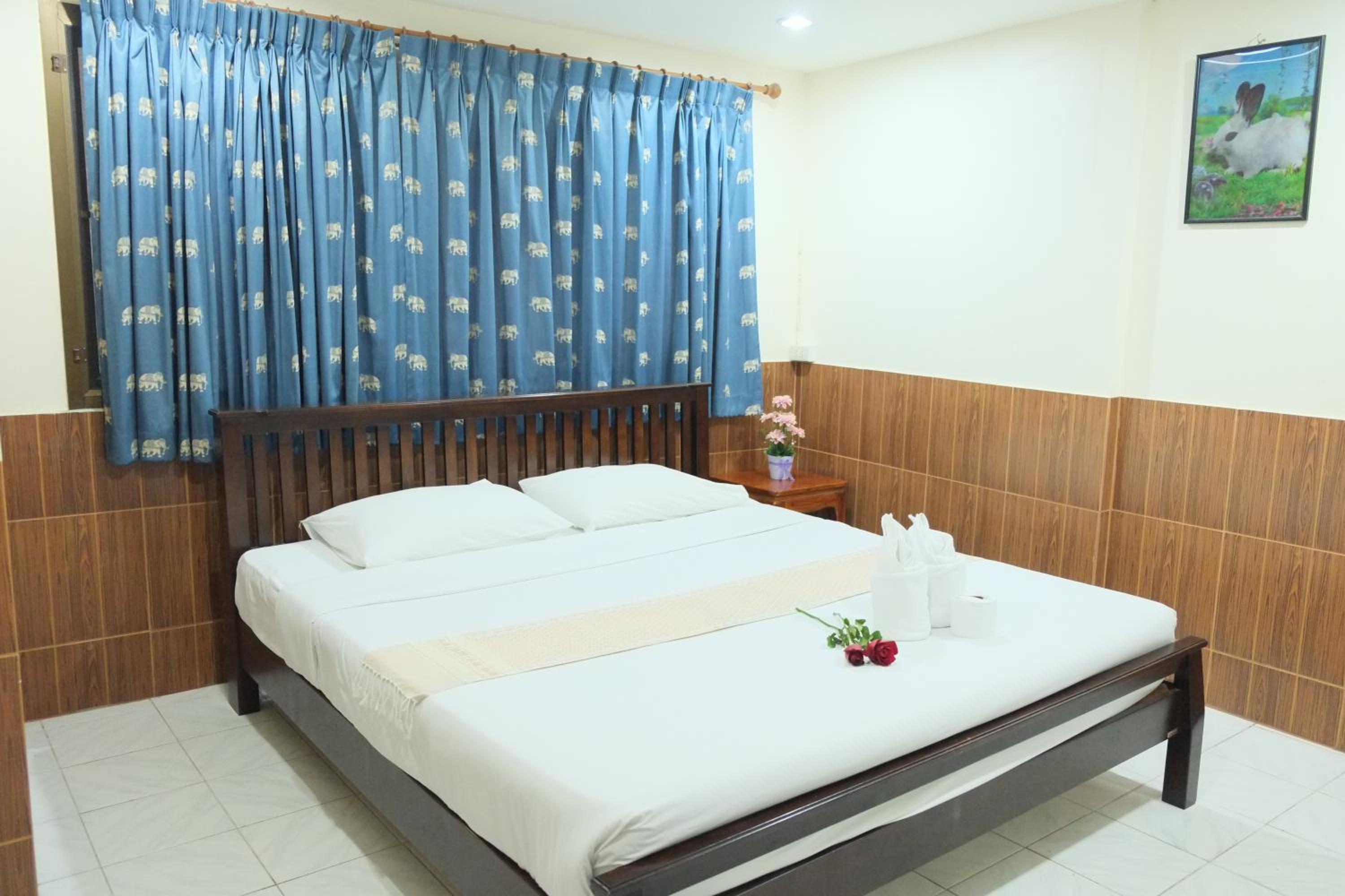 Standard Double Room thumbnail 5
