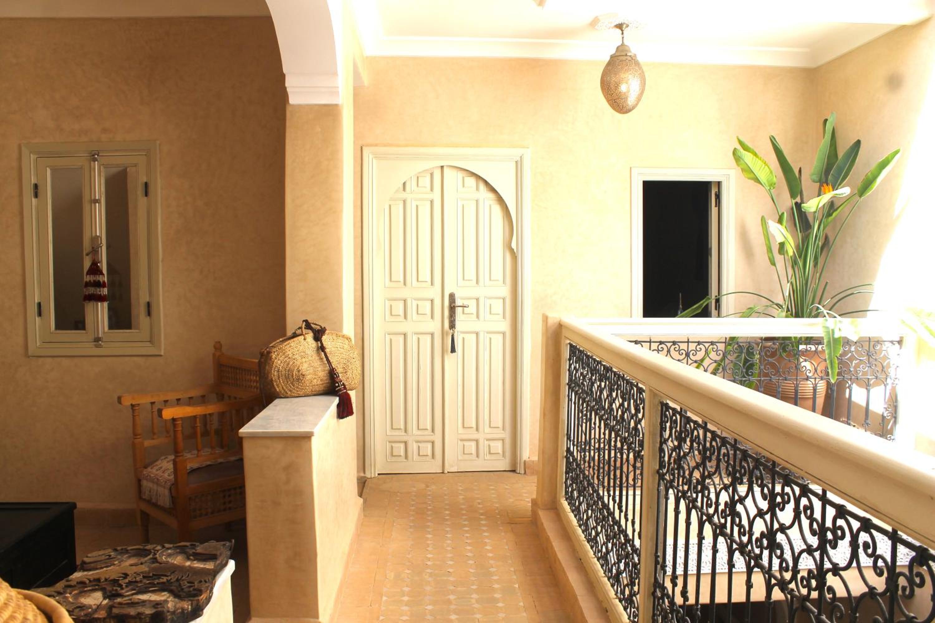Standard Twin Room - Photo 4