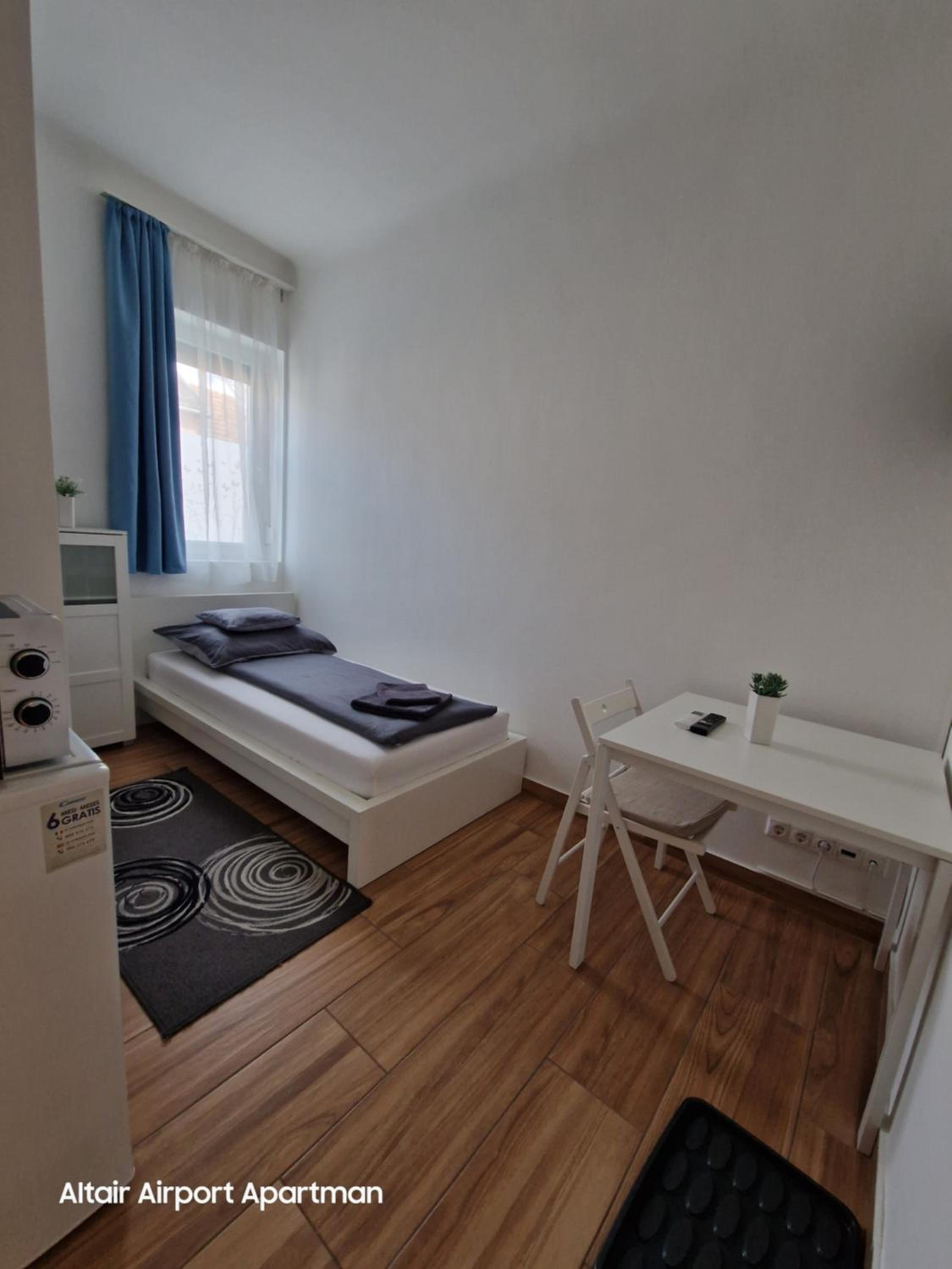 Studio Apartment photo 2
