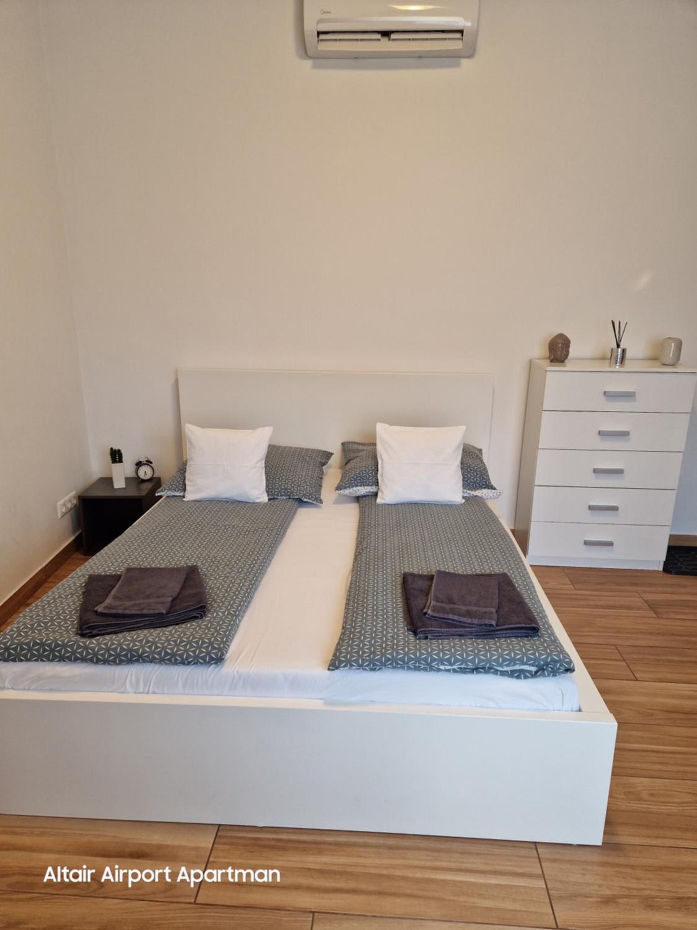Apartment photo 2