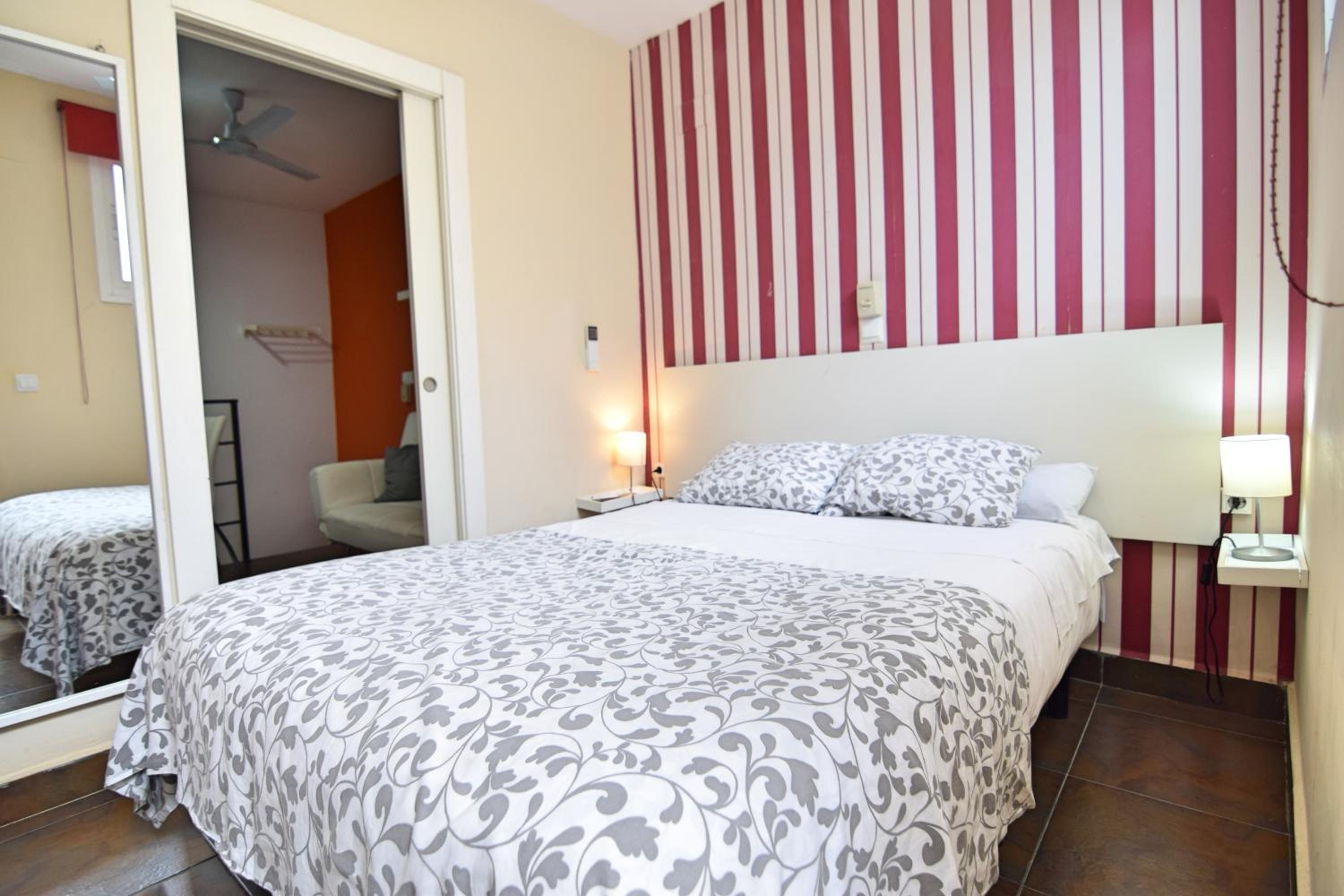 Estudio dúplex con pequeña terraza