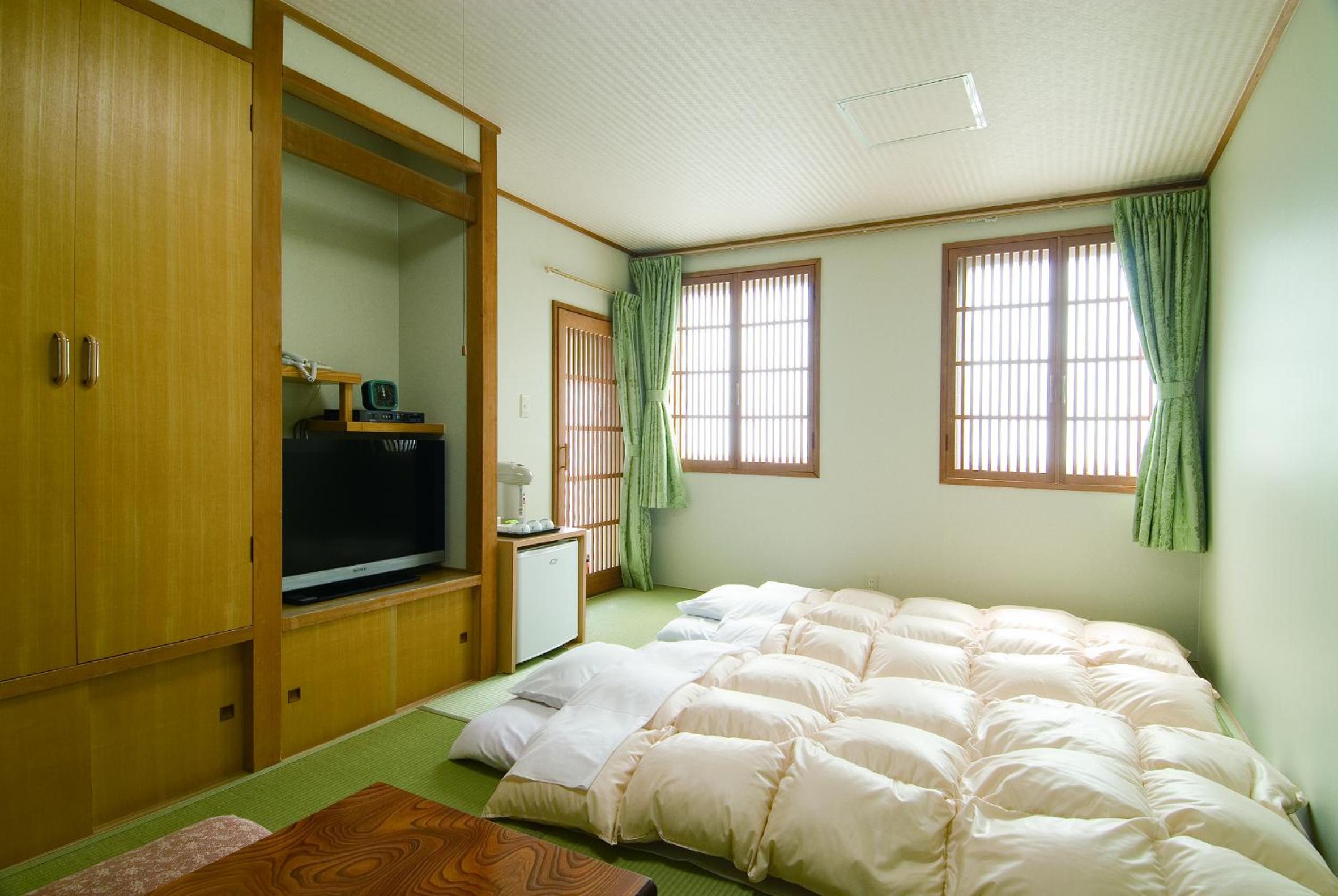 Economy Japanese-Style Quadruple Room - Non-Smoking photo 3