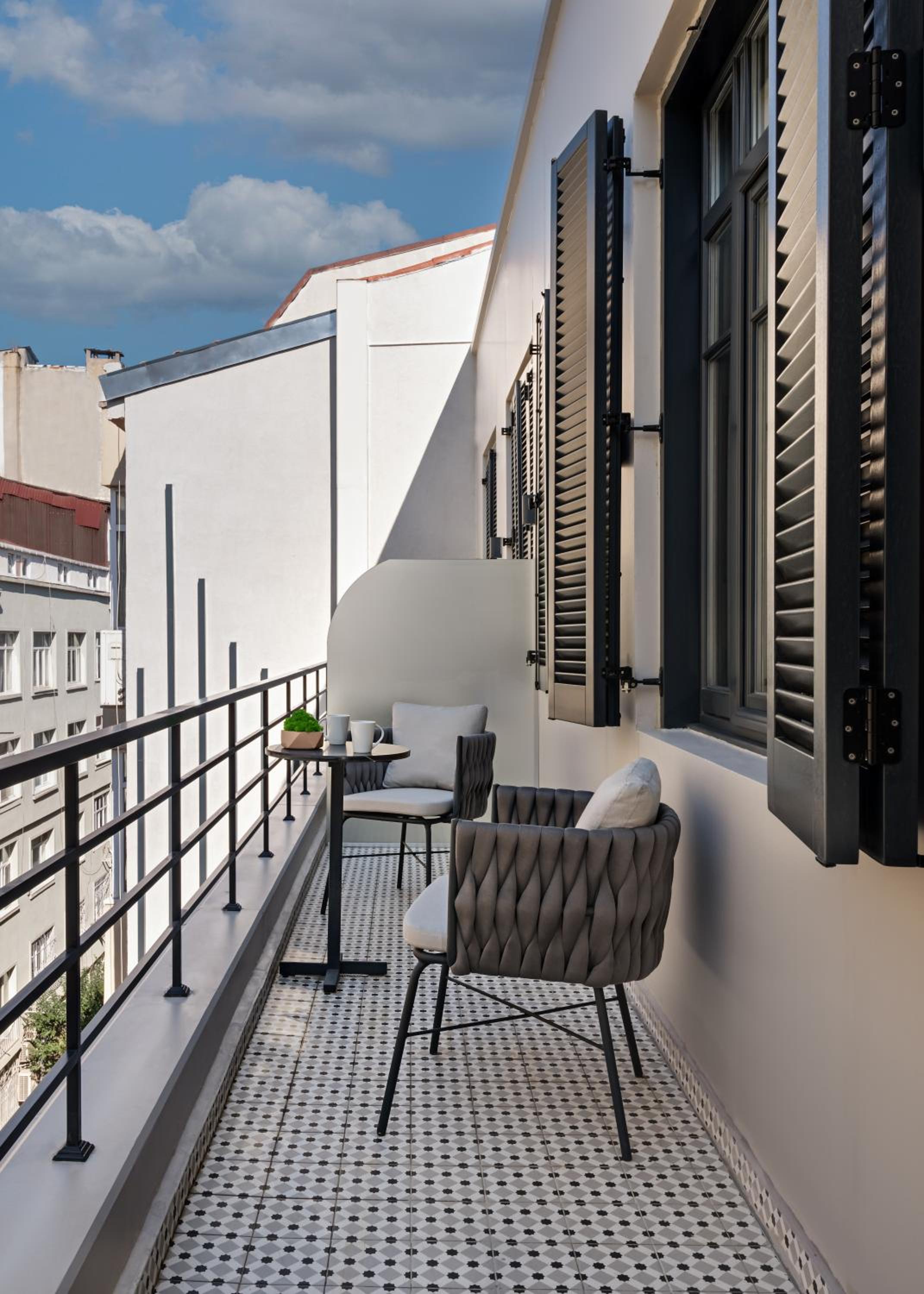 Deluxe Double Room with Balcony photo 3