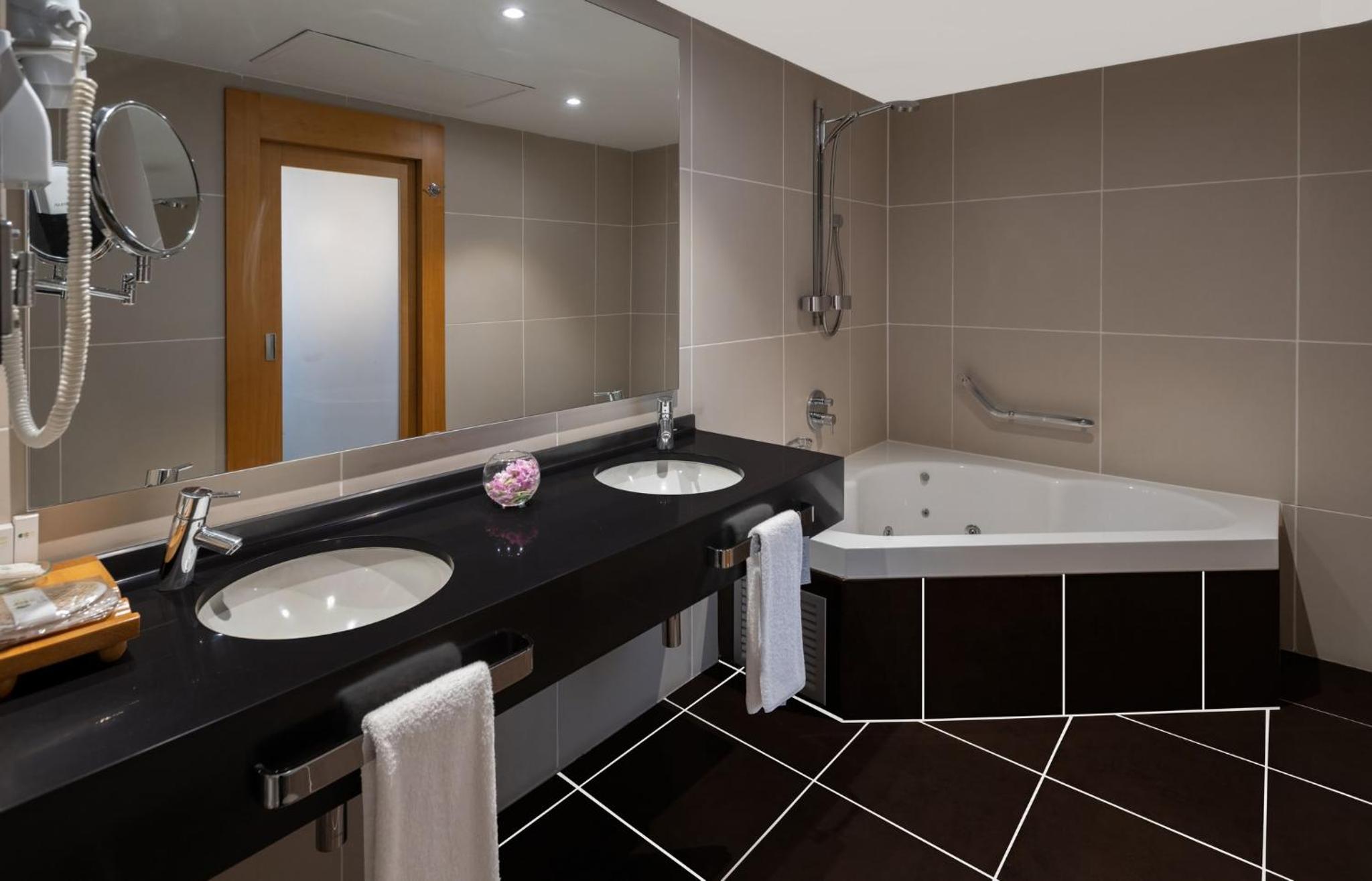 Adjoining Deluxe Family Room