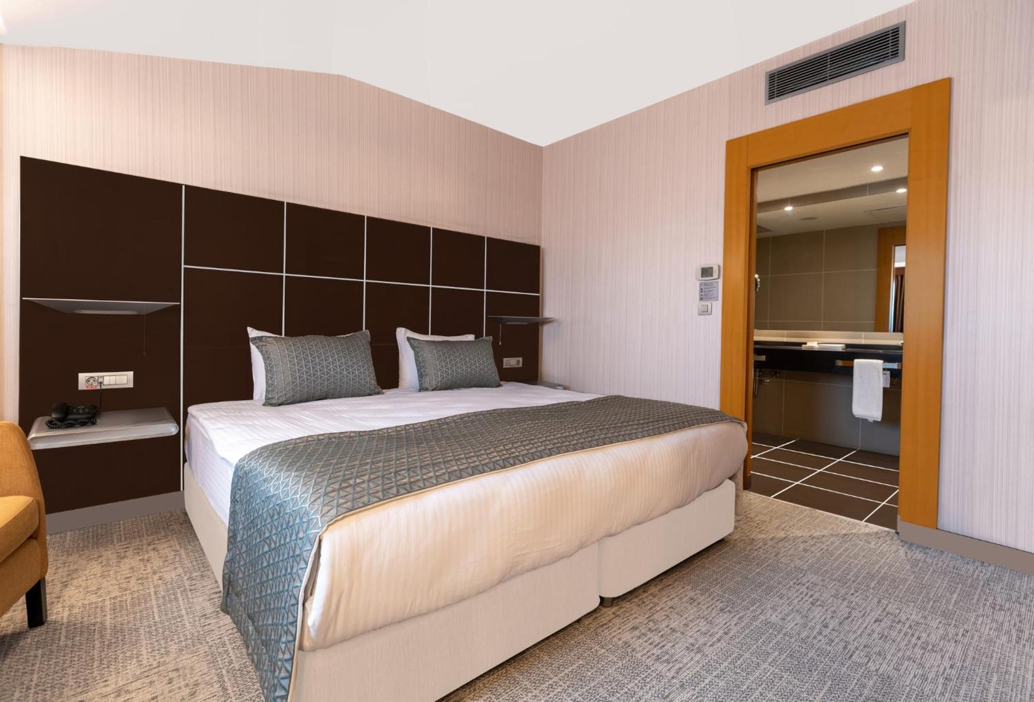 Adjoining Deluxe Family Room