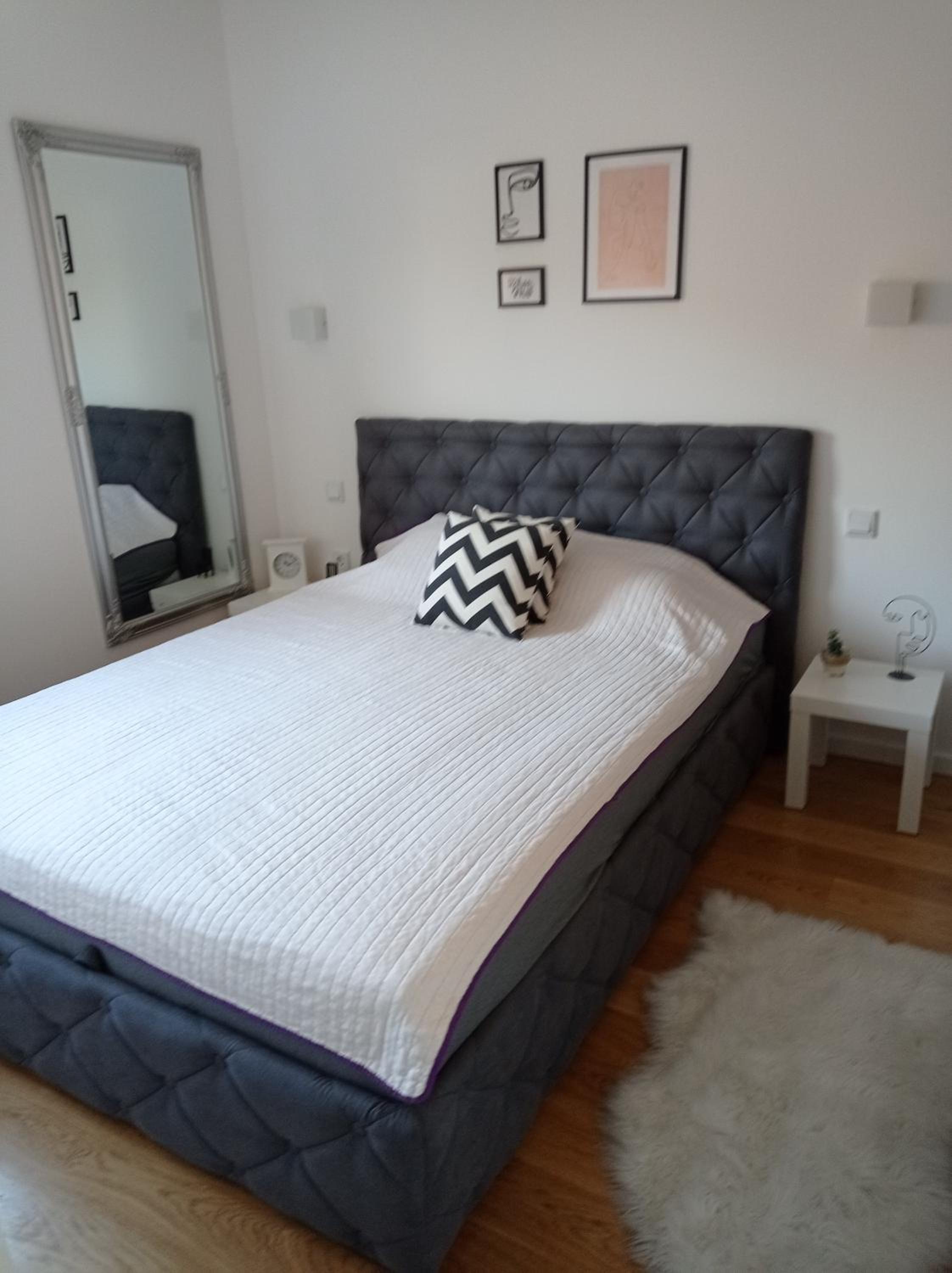 One-Bedroom Apartment photo 1