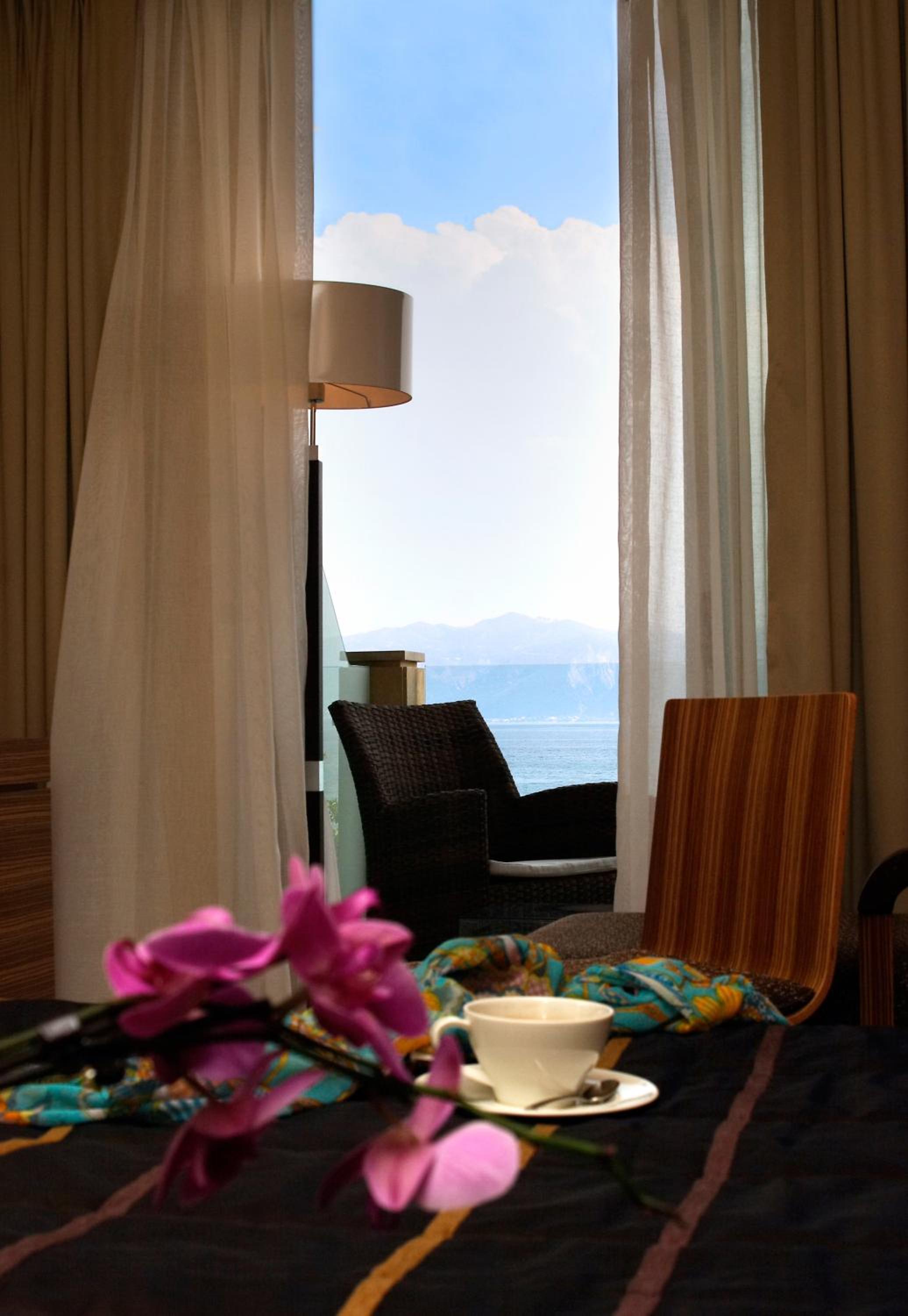 Superior Triple Room with Sea View - Photo 4