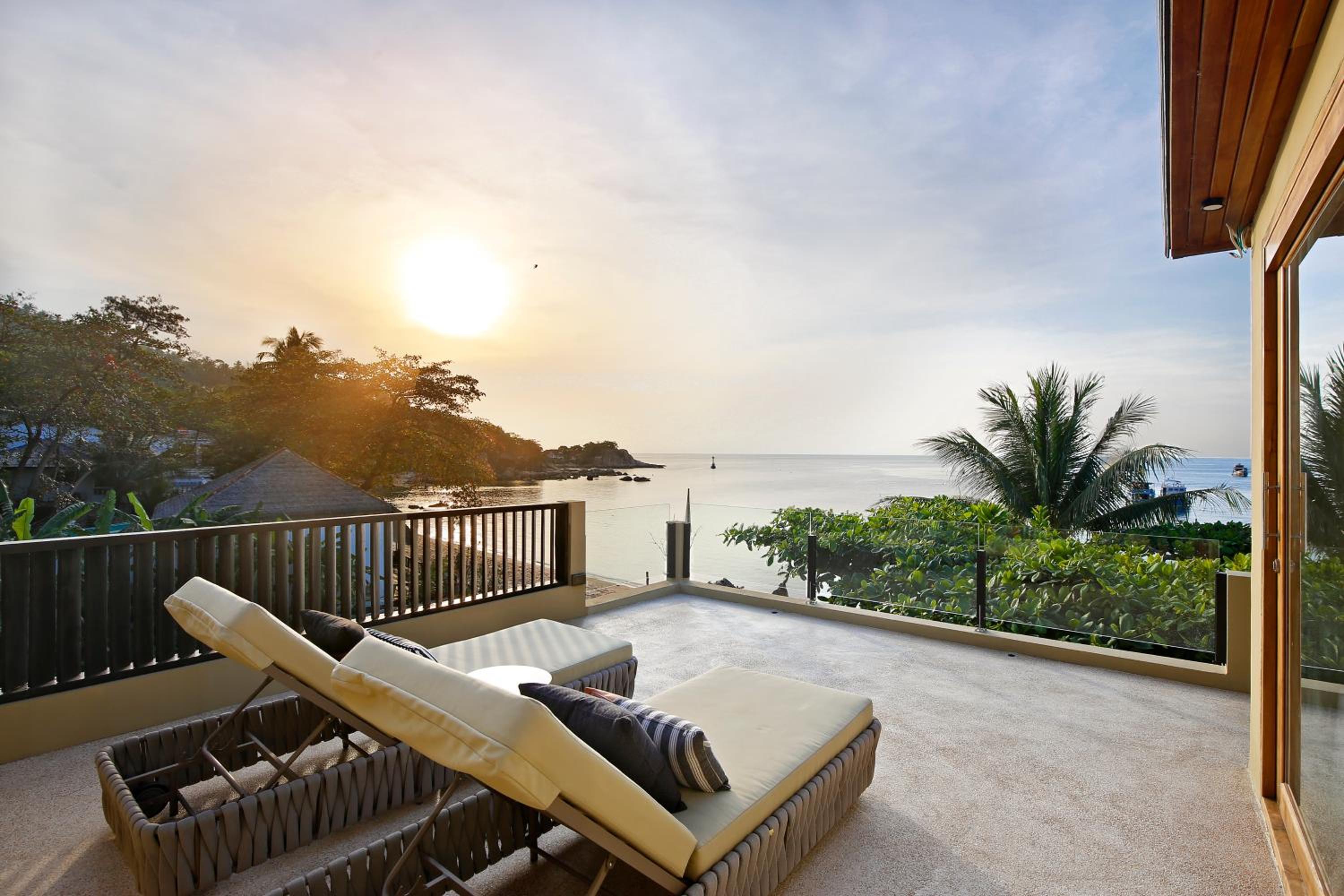 Oceanfront Penthouse Suite photo 3