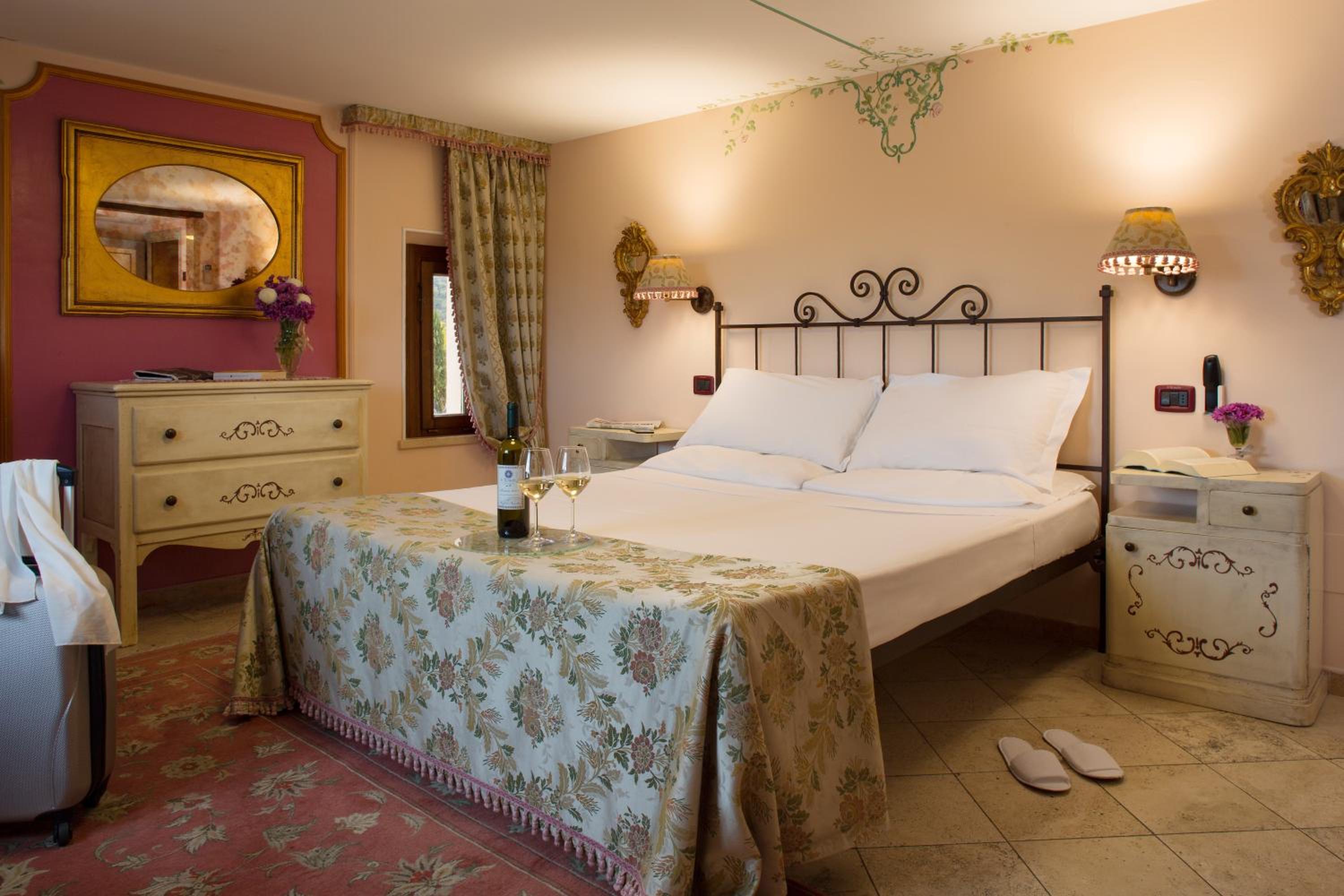 Deluxe Double Room with Balcony photo 2