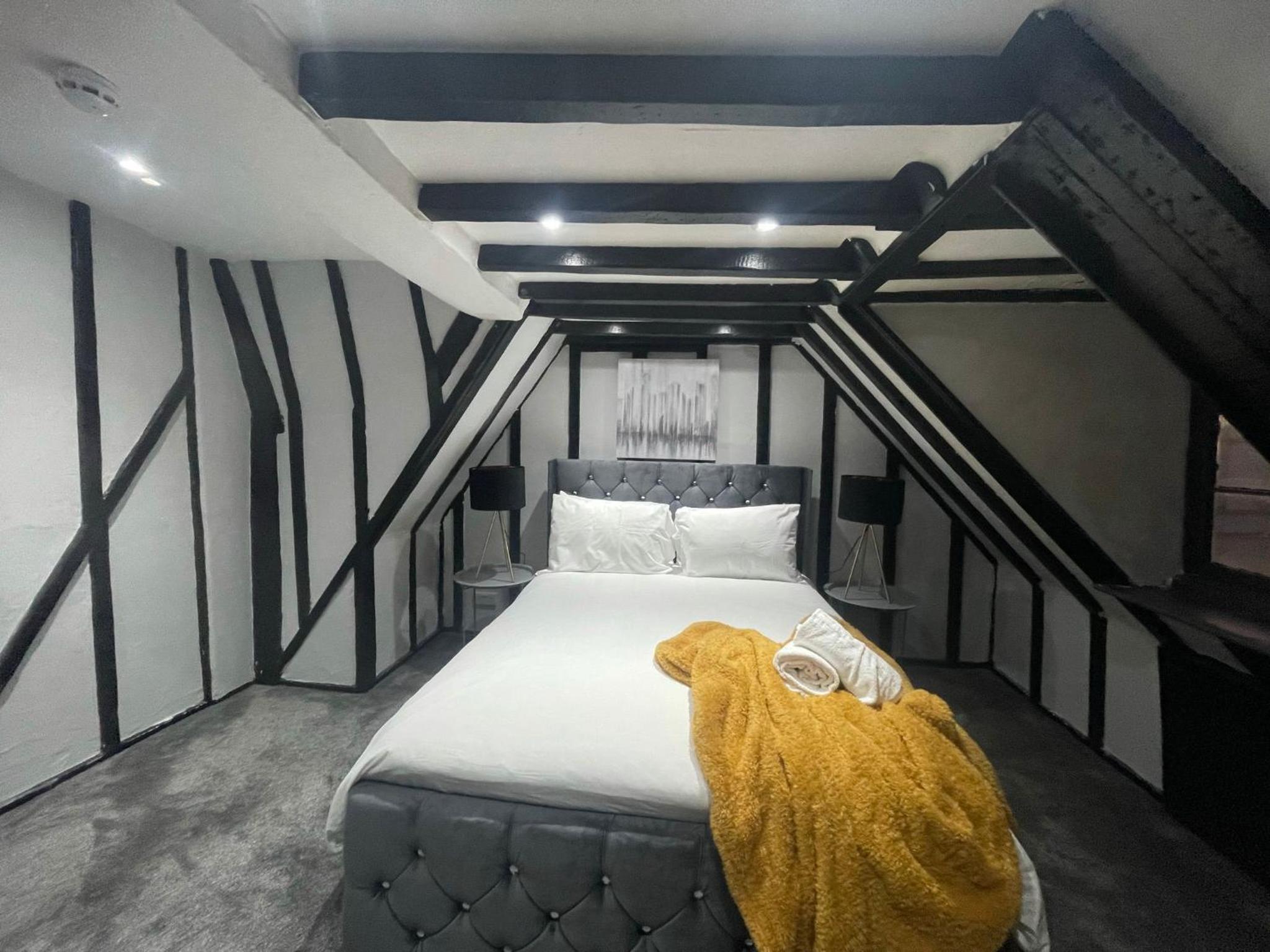 Double Room with Shared Bathroom photo 1