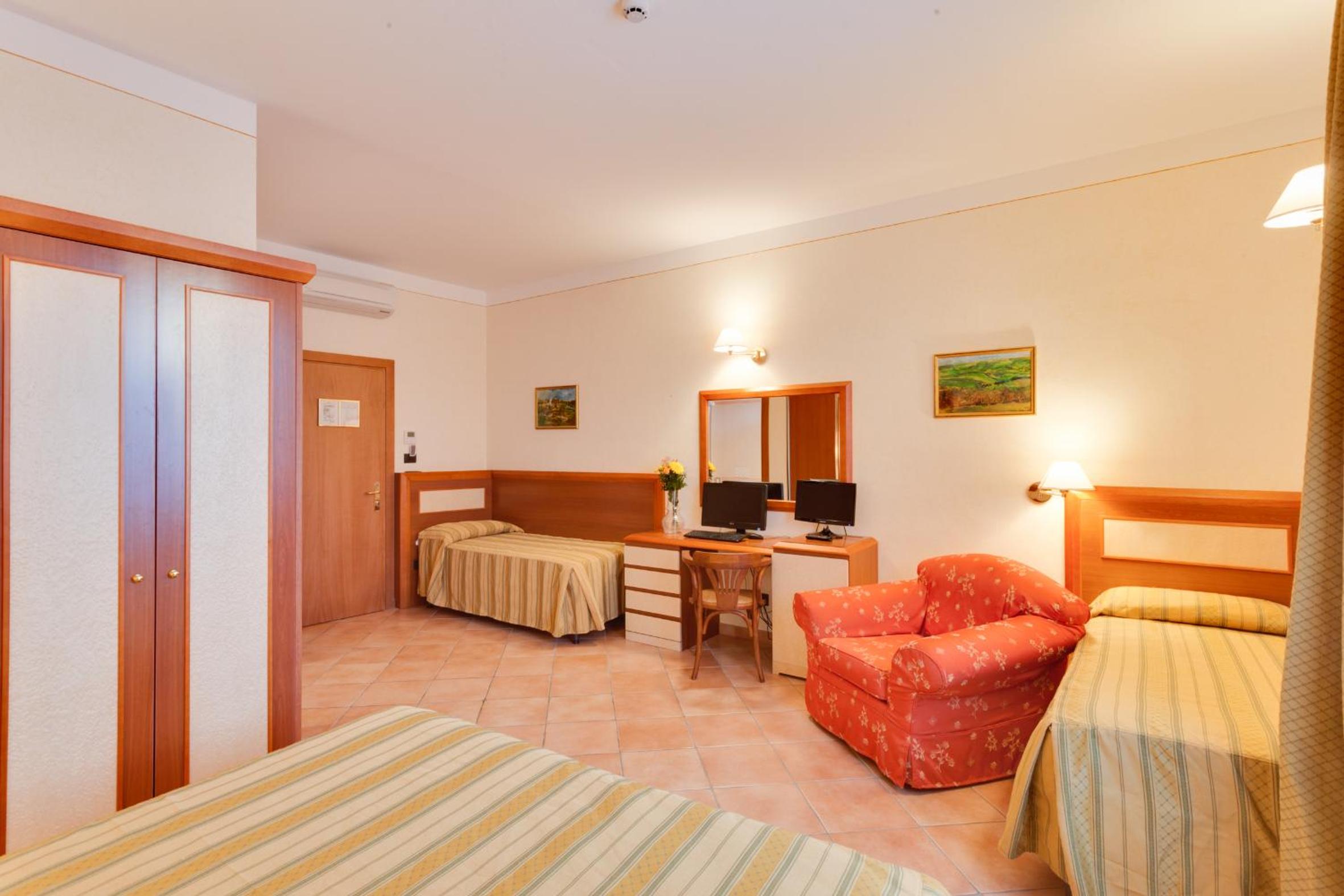 Standard Quadruple Room photo 2