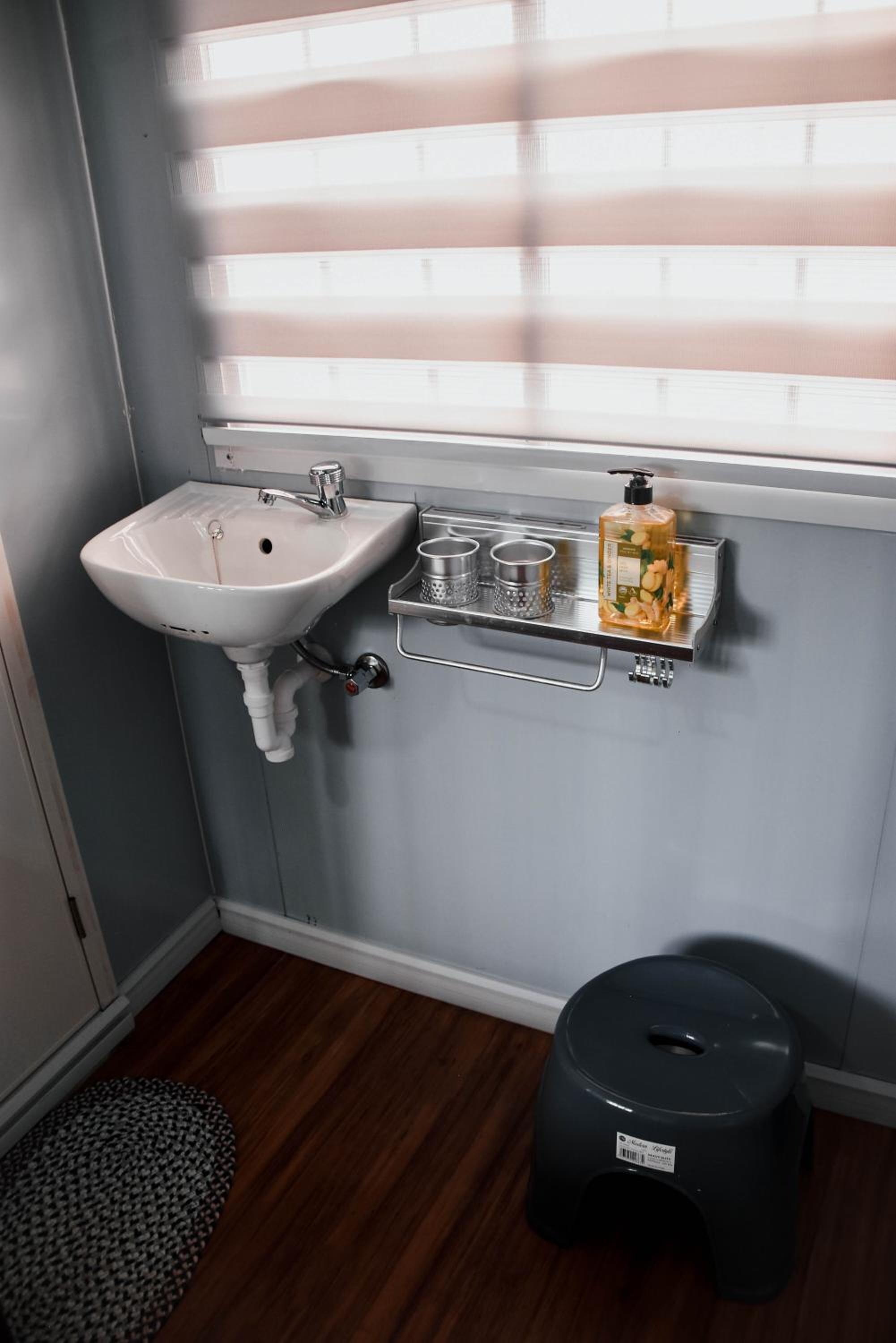 Double Room with Private Bathroom - Photo 8