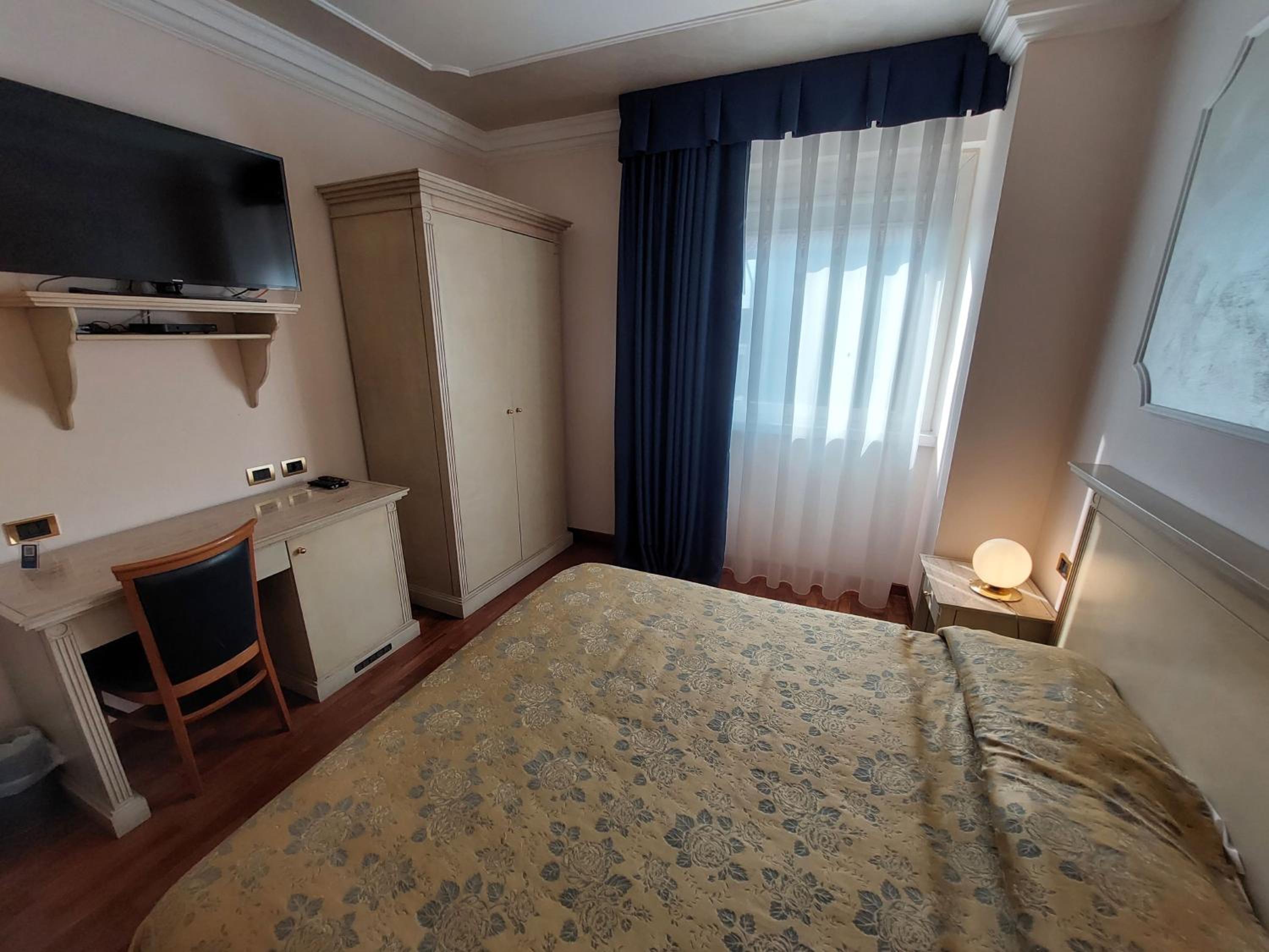 Deluxe Triple Room photo 2