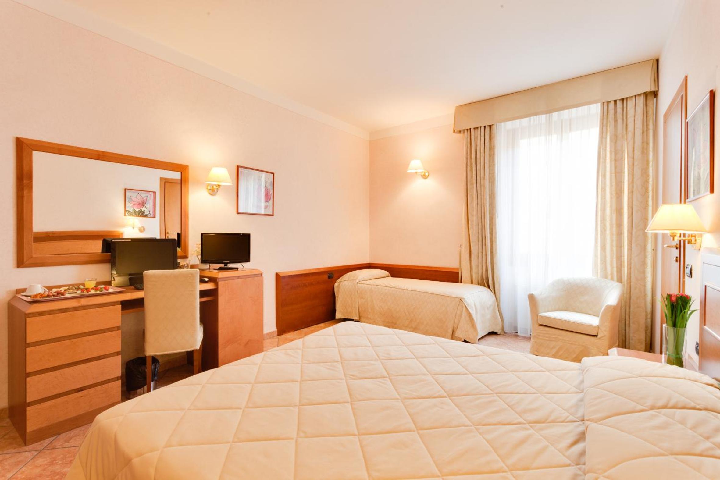 Budget Triple Room photo 3