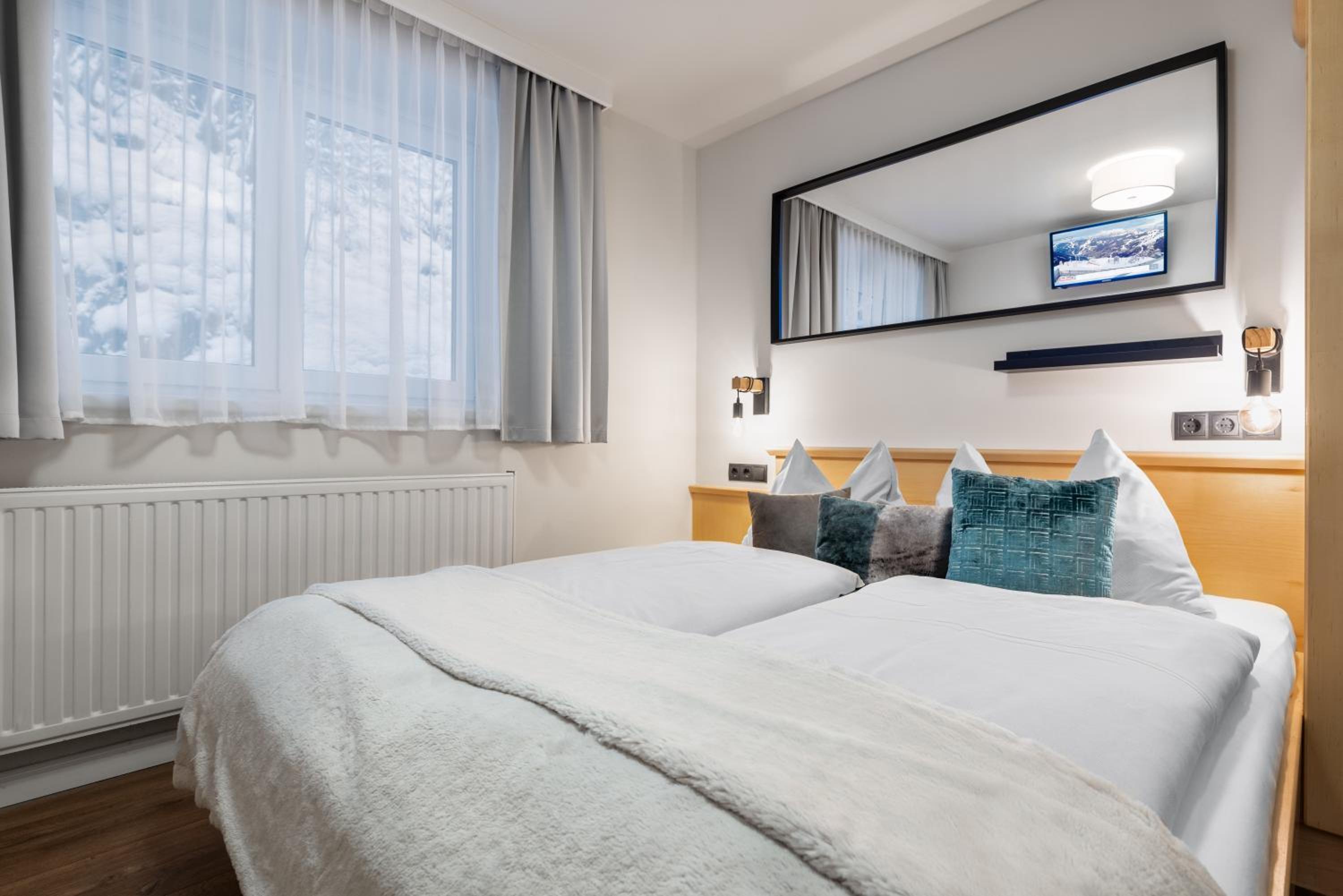 Two-Bedroom Suite - Photo 3