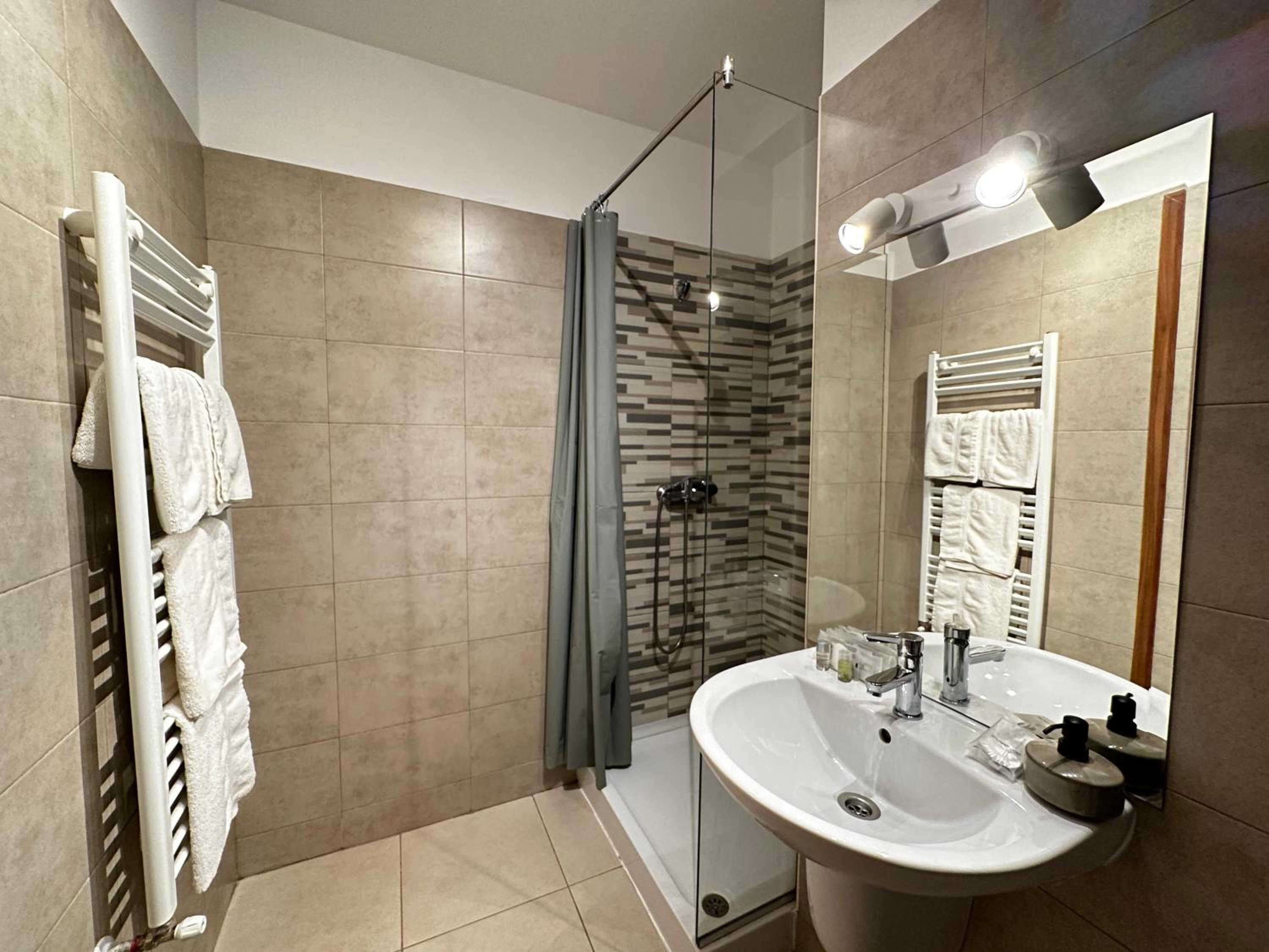 One-Bedroom Apartment - Photo 7