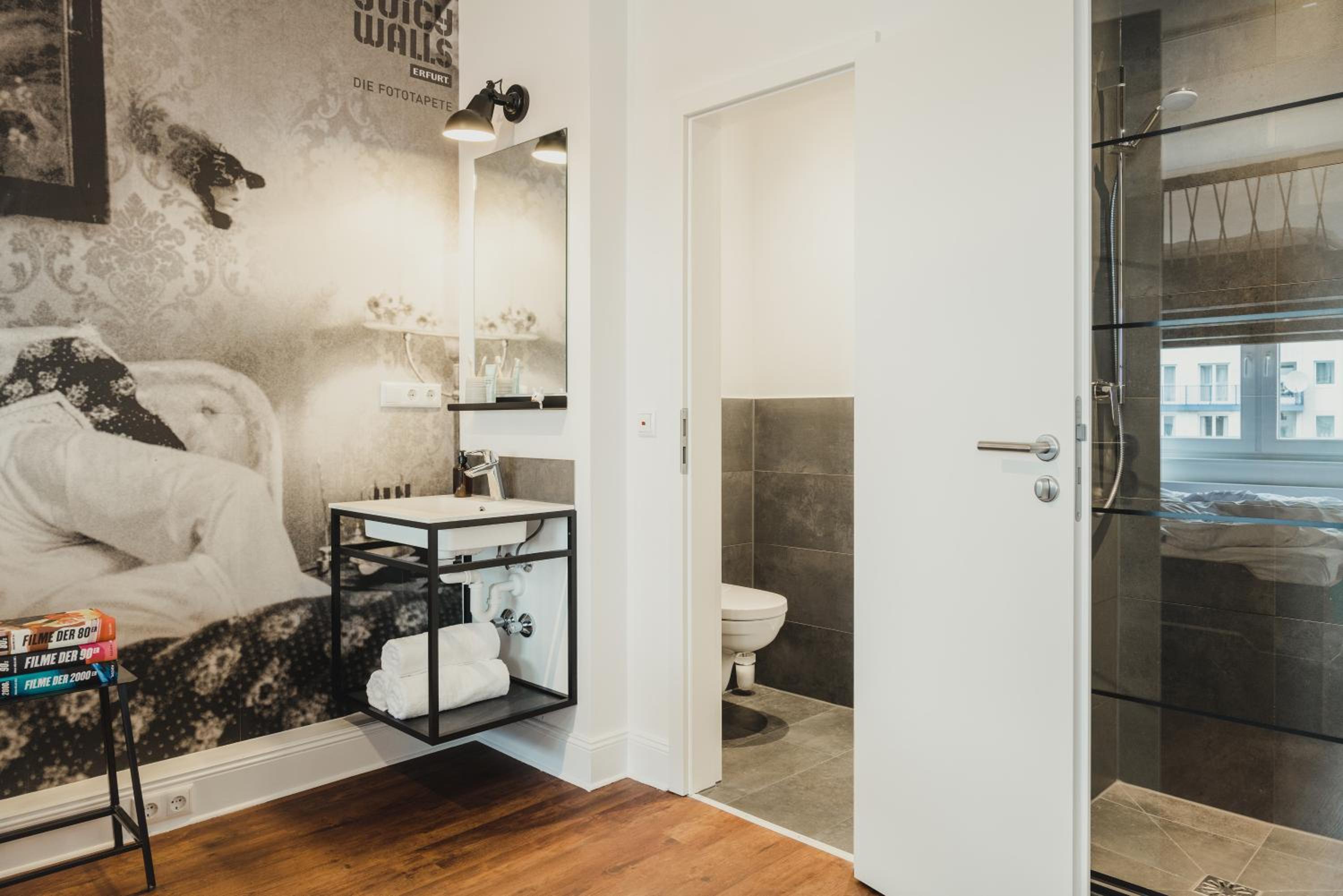 6 Bed Room - Photo 9