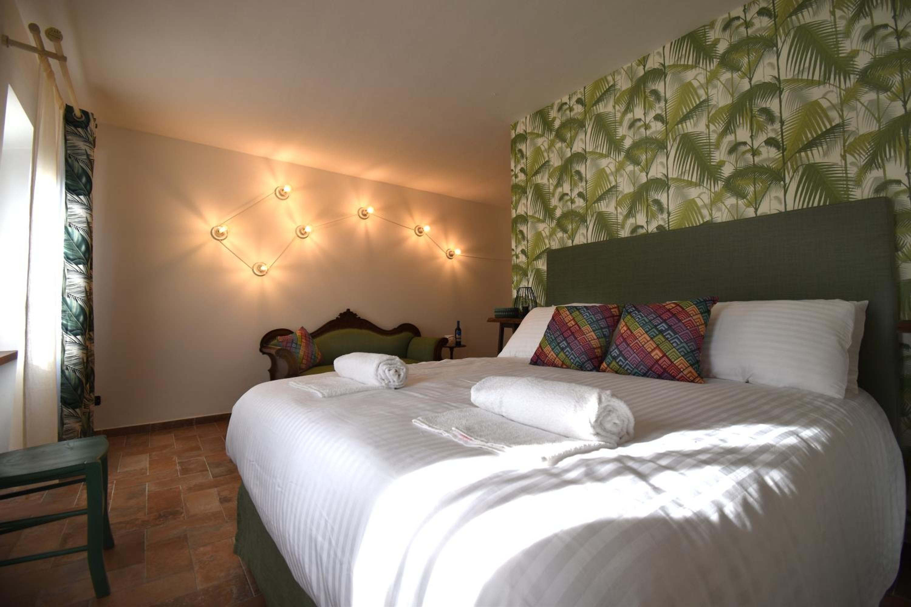 Deluxe Double Room - Photo 19