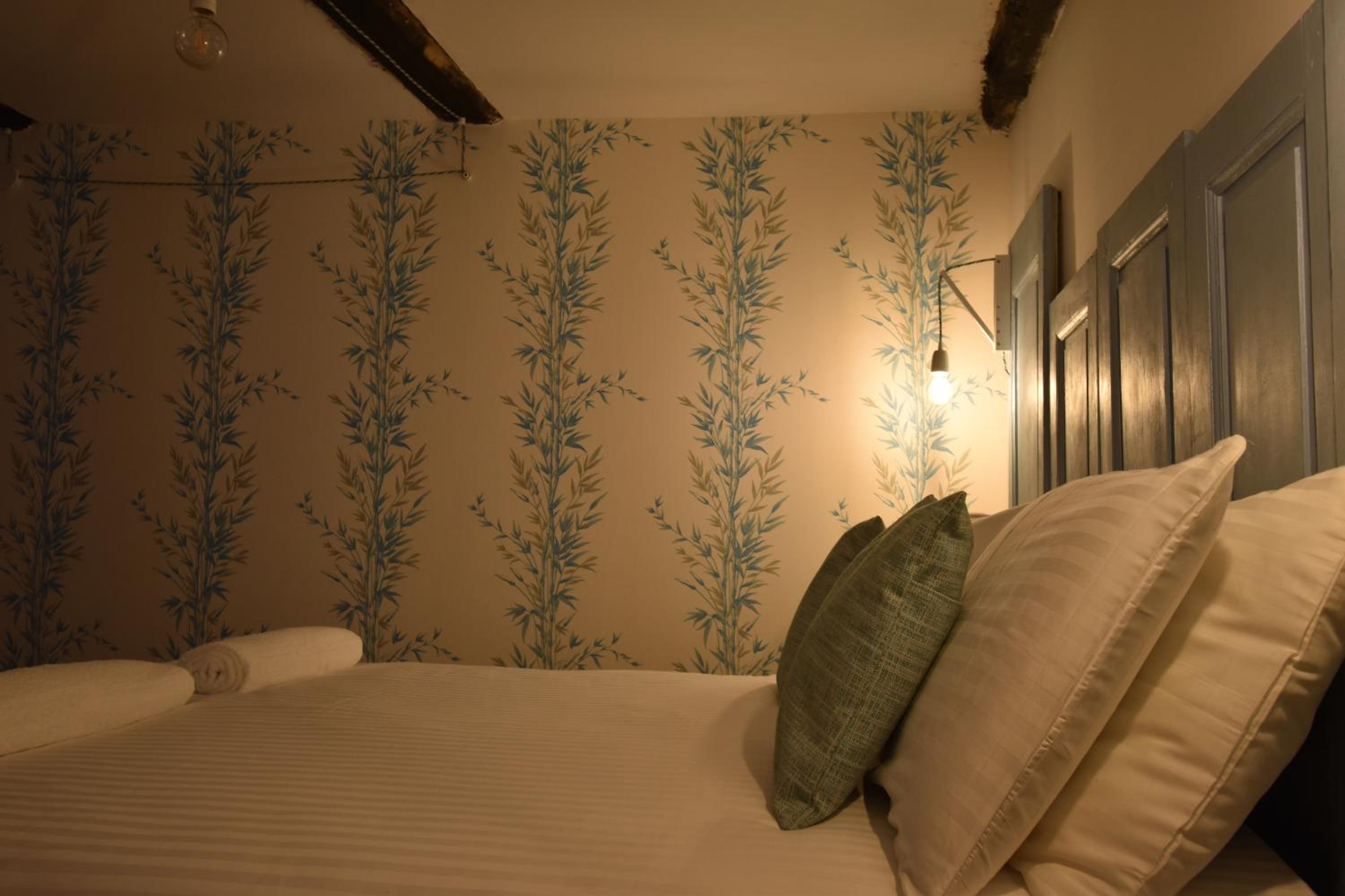 Deluxe Double Room - Photo 26