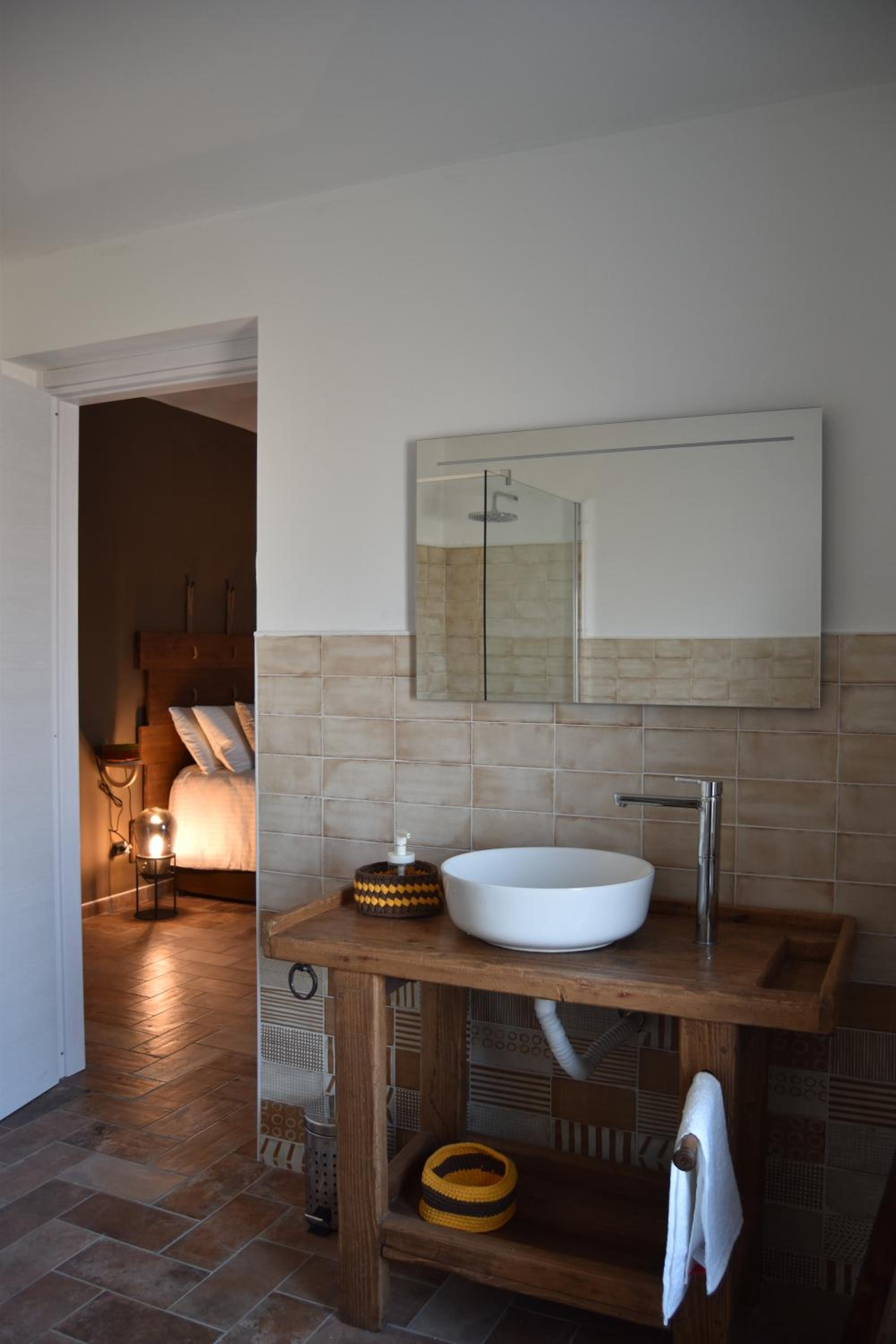 Deluxe Double Room - Photo 15