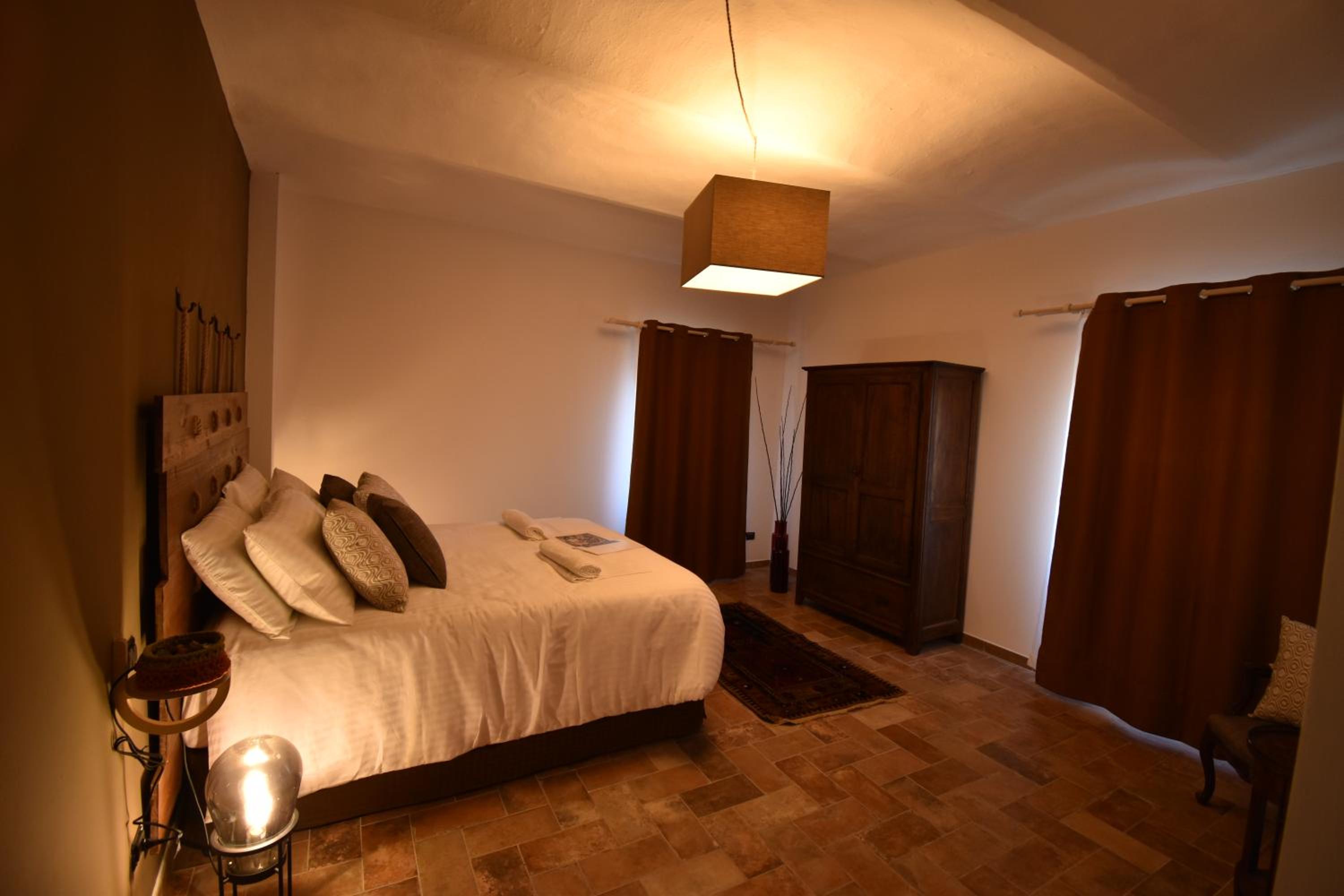 Deluxe Double Room - Photo 14