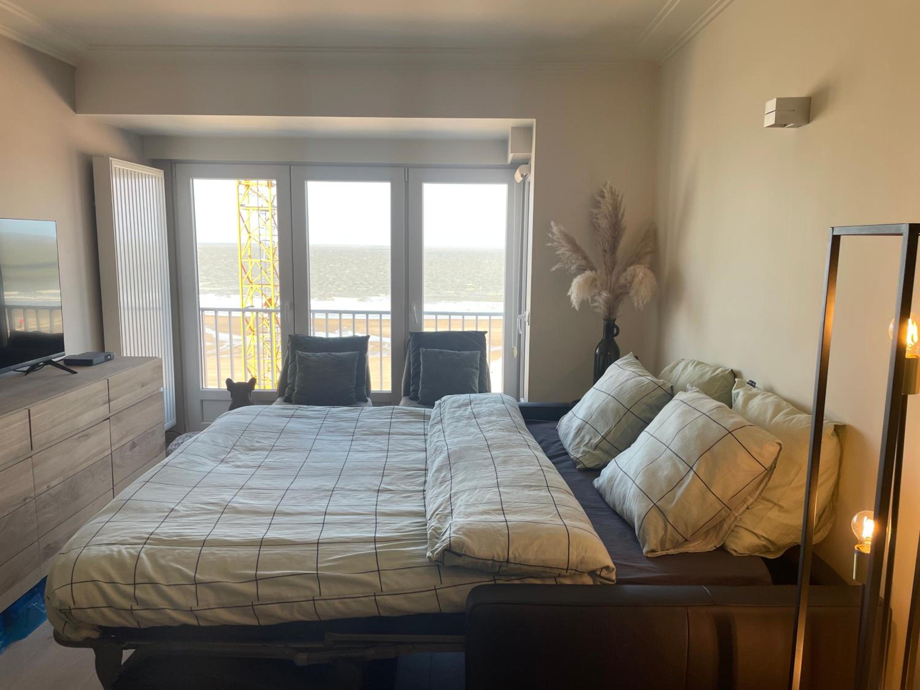 One-Bedroom Apartment photo 2
