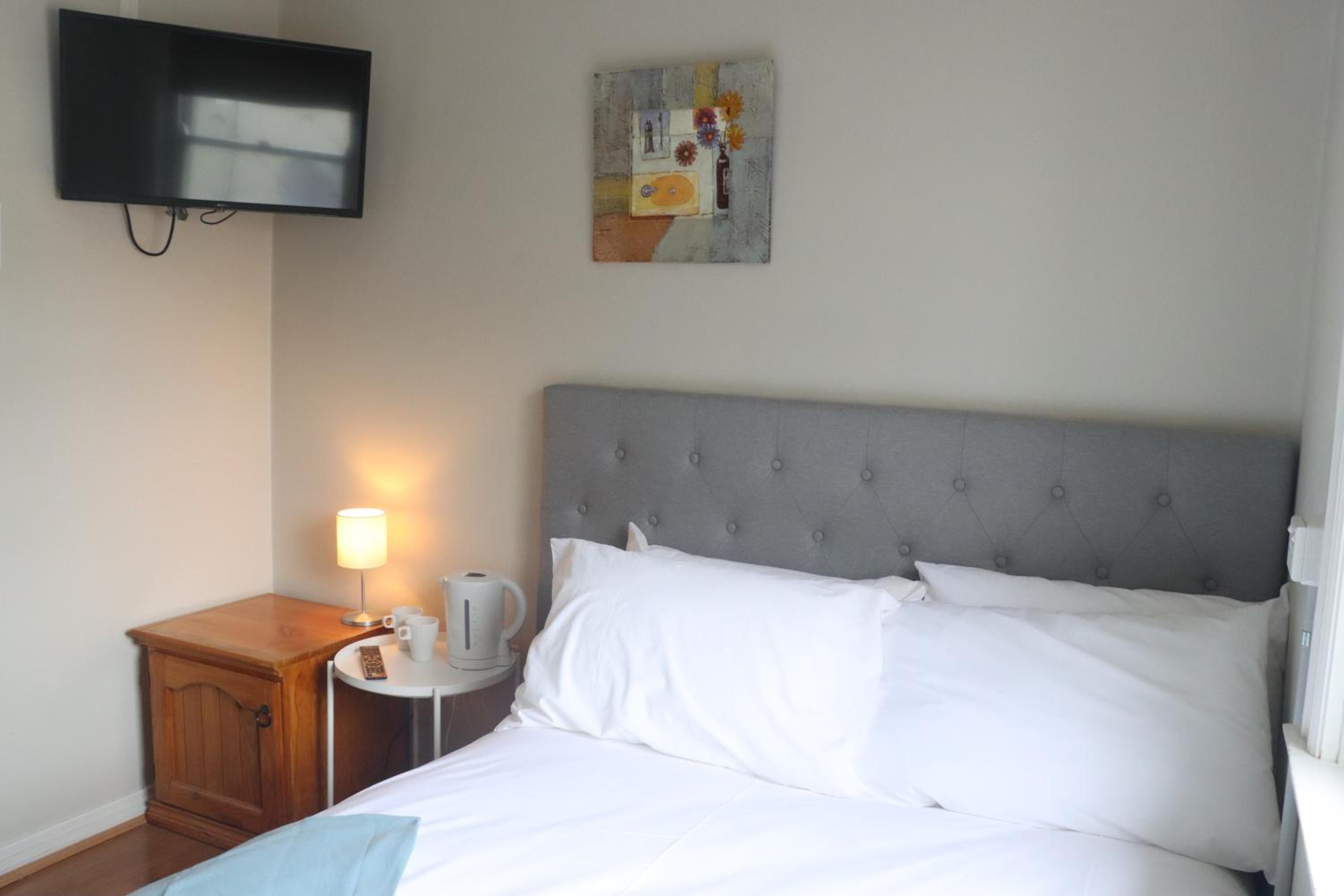 Double Room With Shared Bathroom photo 2