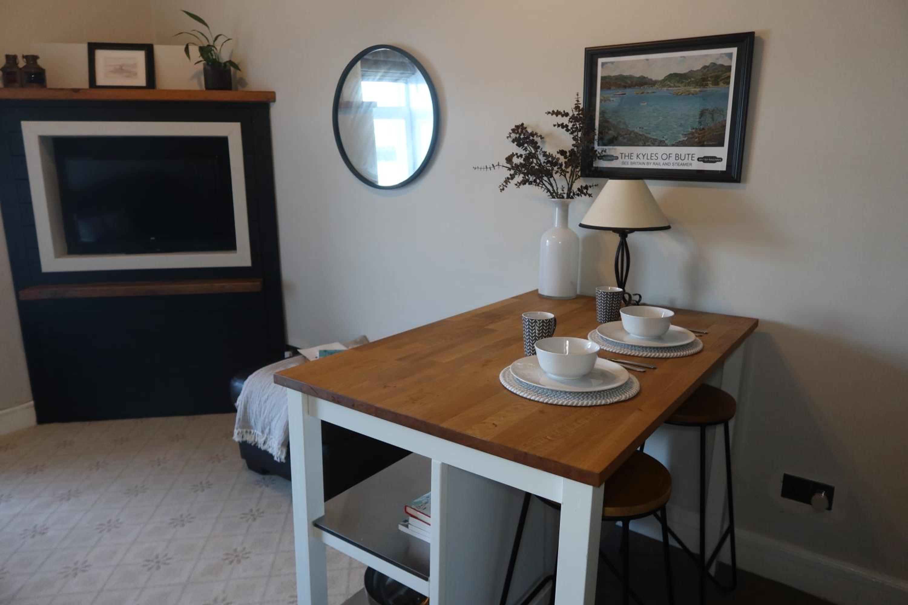 One-Bedroom Apartment photo 2