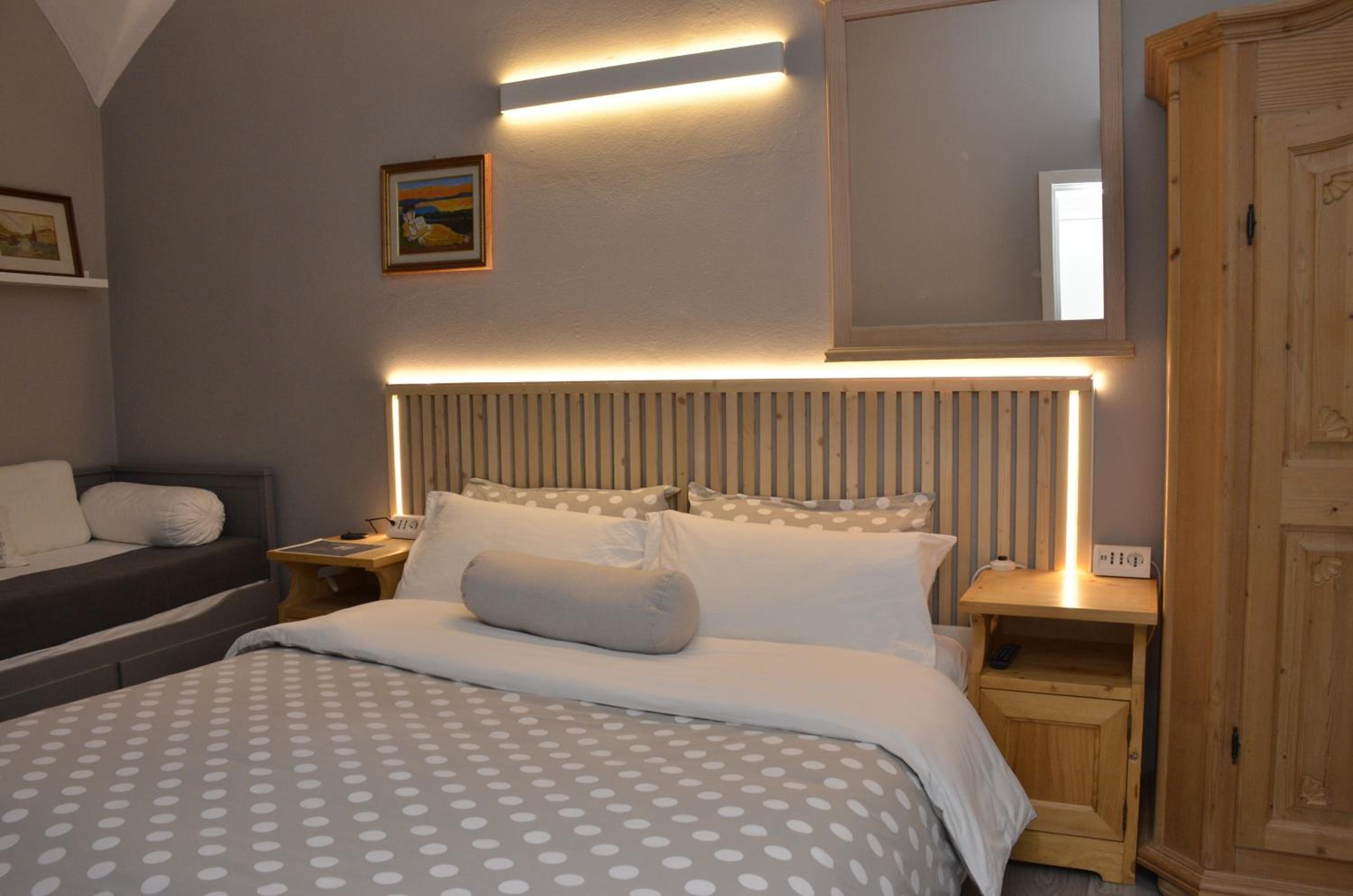 Double or Twin Room - Photo 7