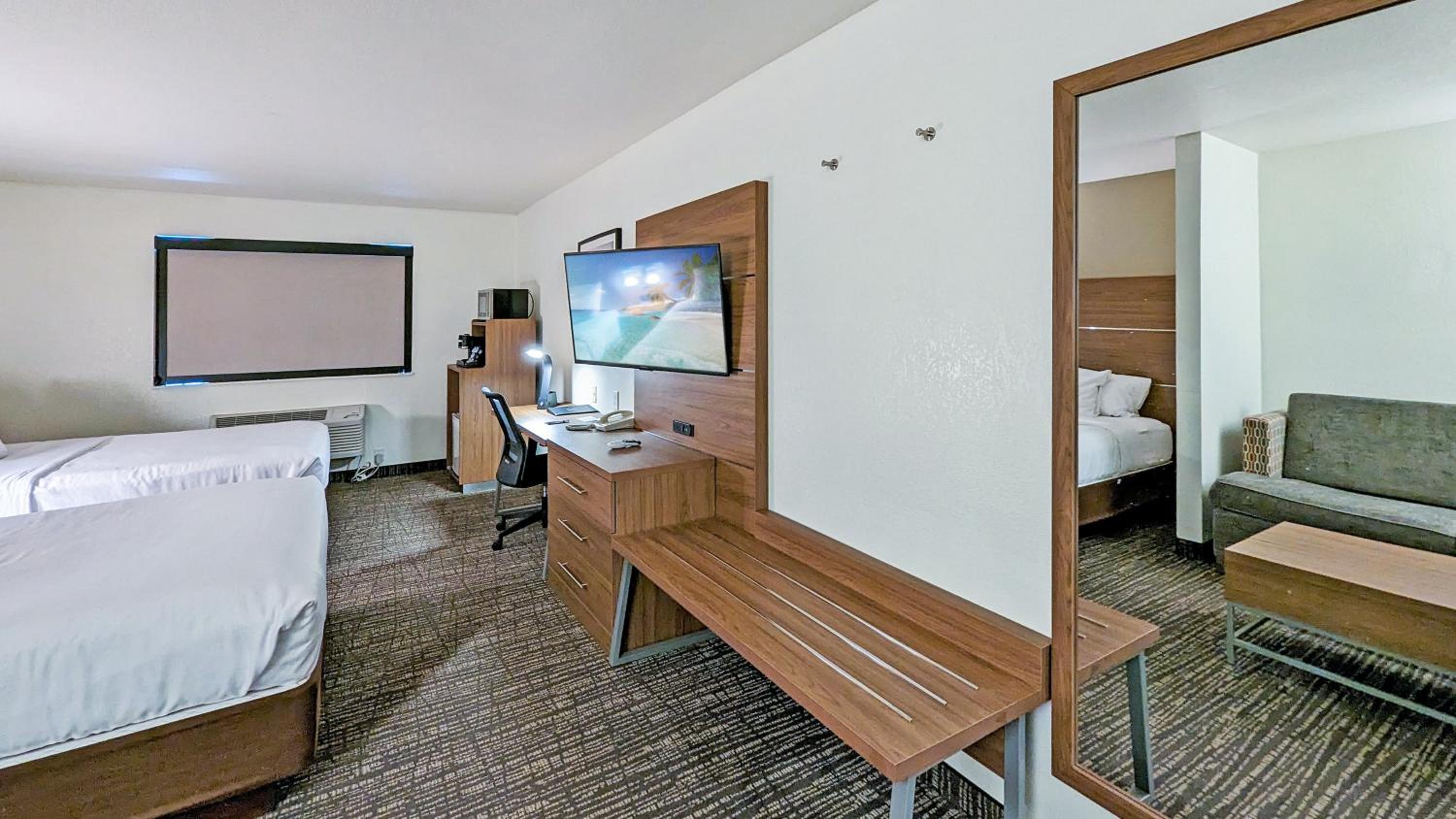 Queen Room Suite  with Two Queen Beds photo 1