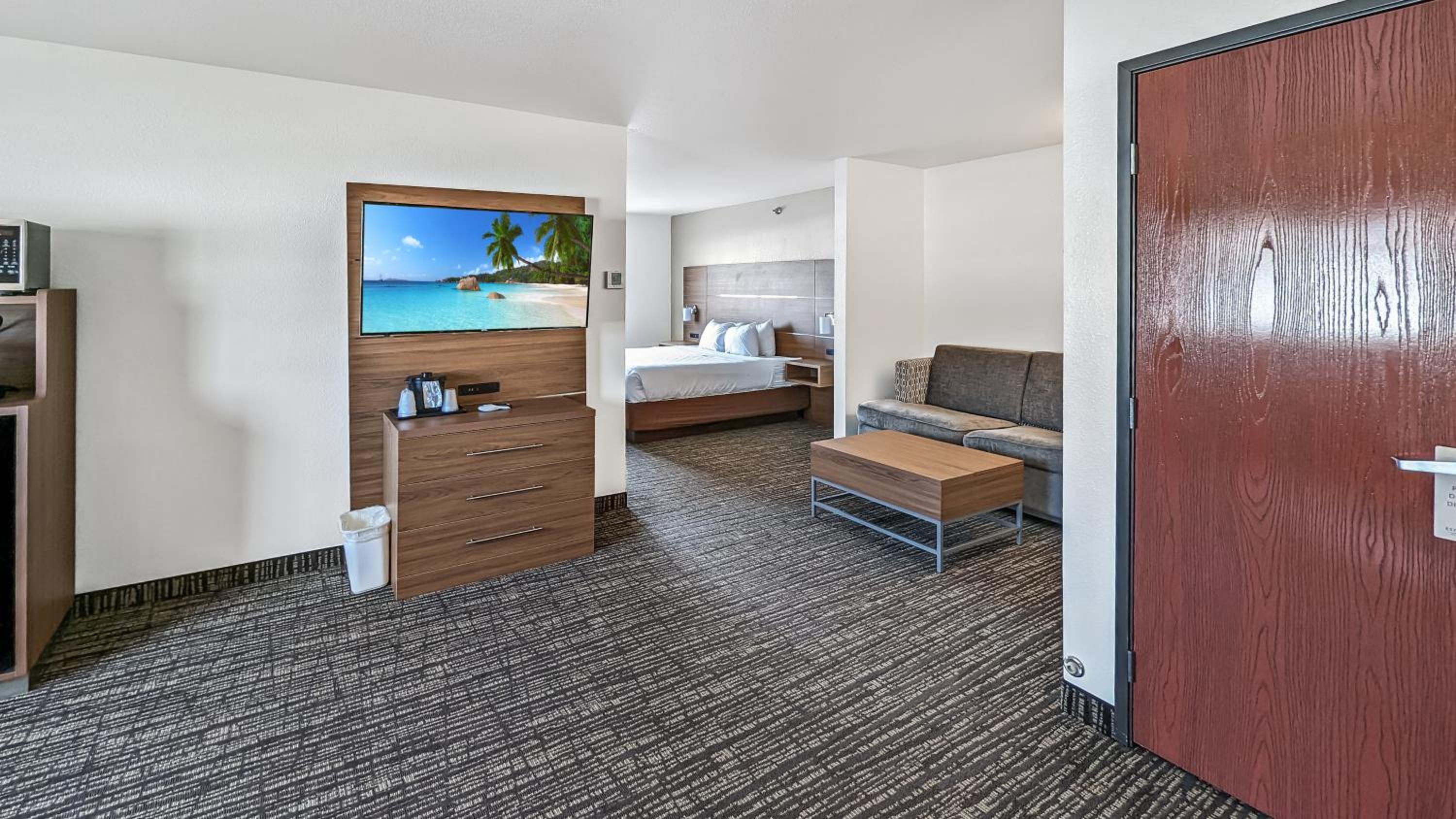 Deluxe King Suite photo 2