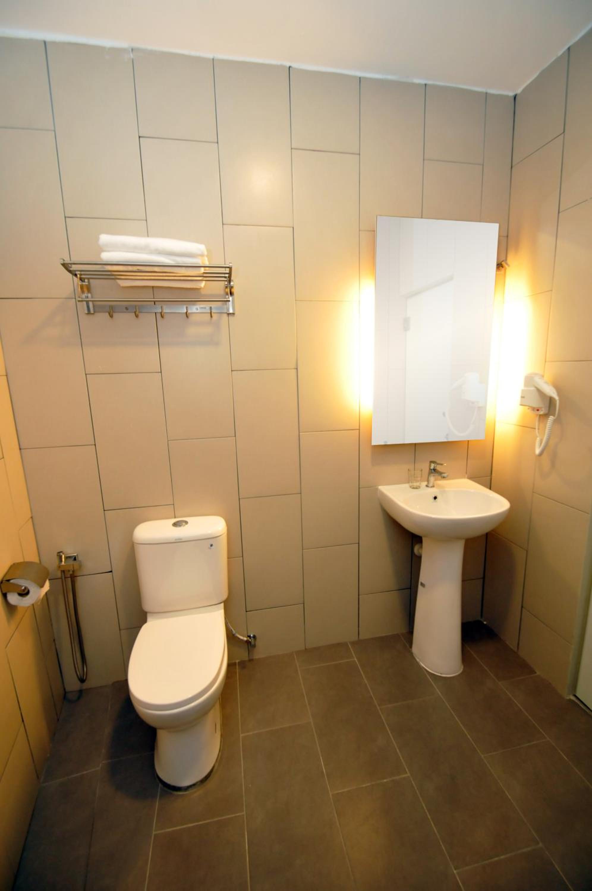 Standard Double Room - Photo 9