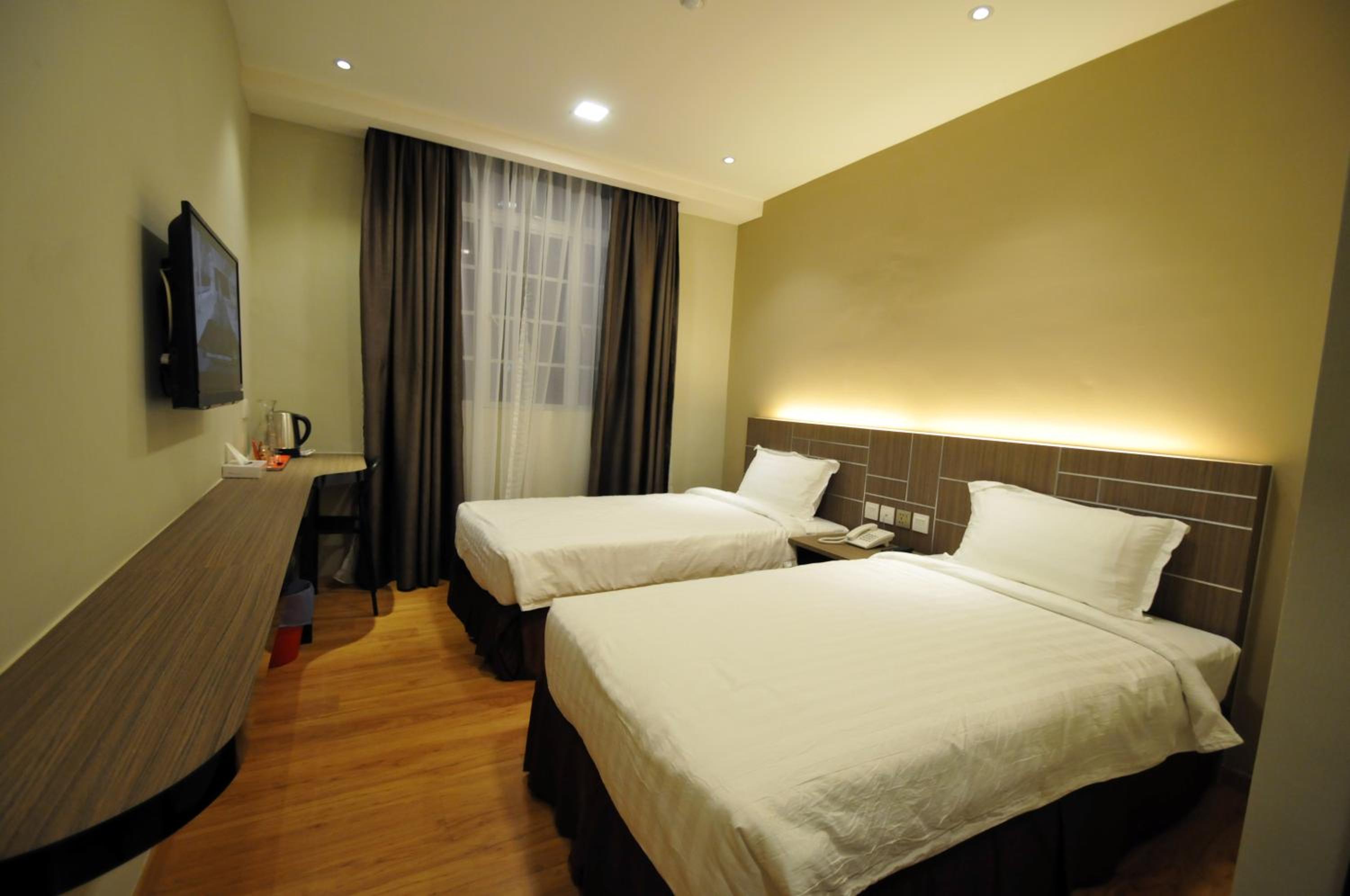 Standard Twin Room - Photo 6