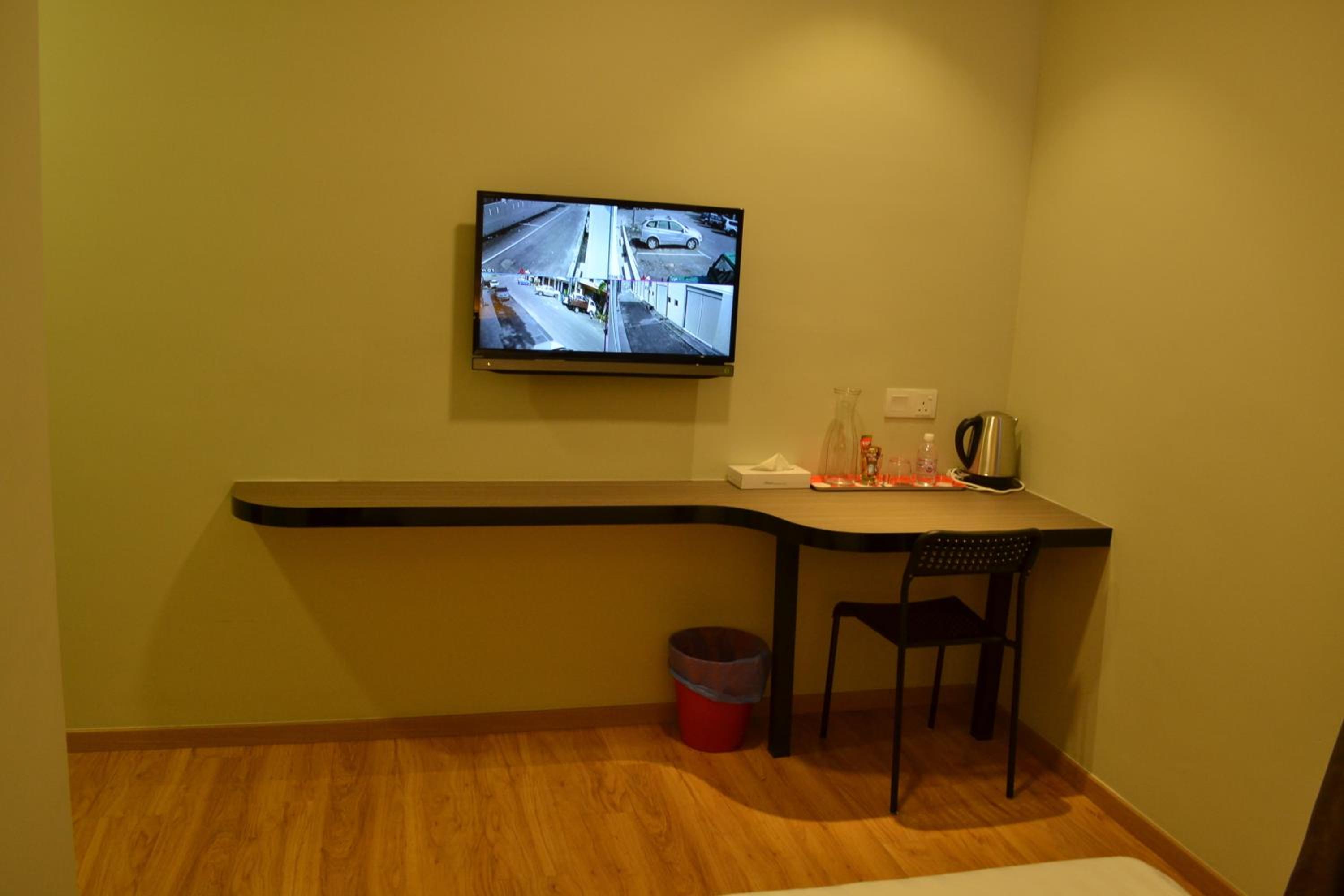 Standard Twin Room - Photo 7