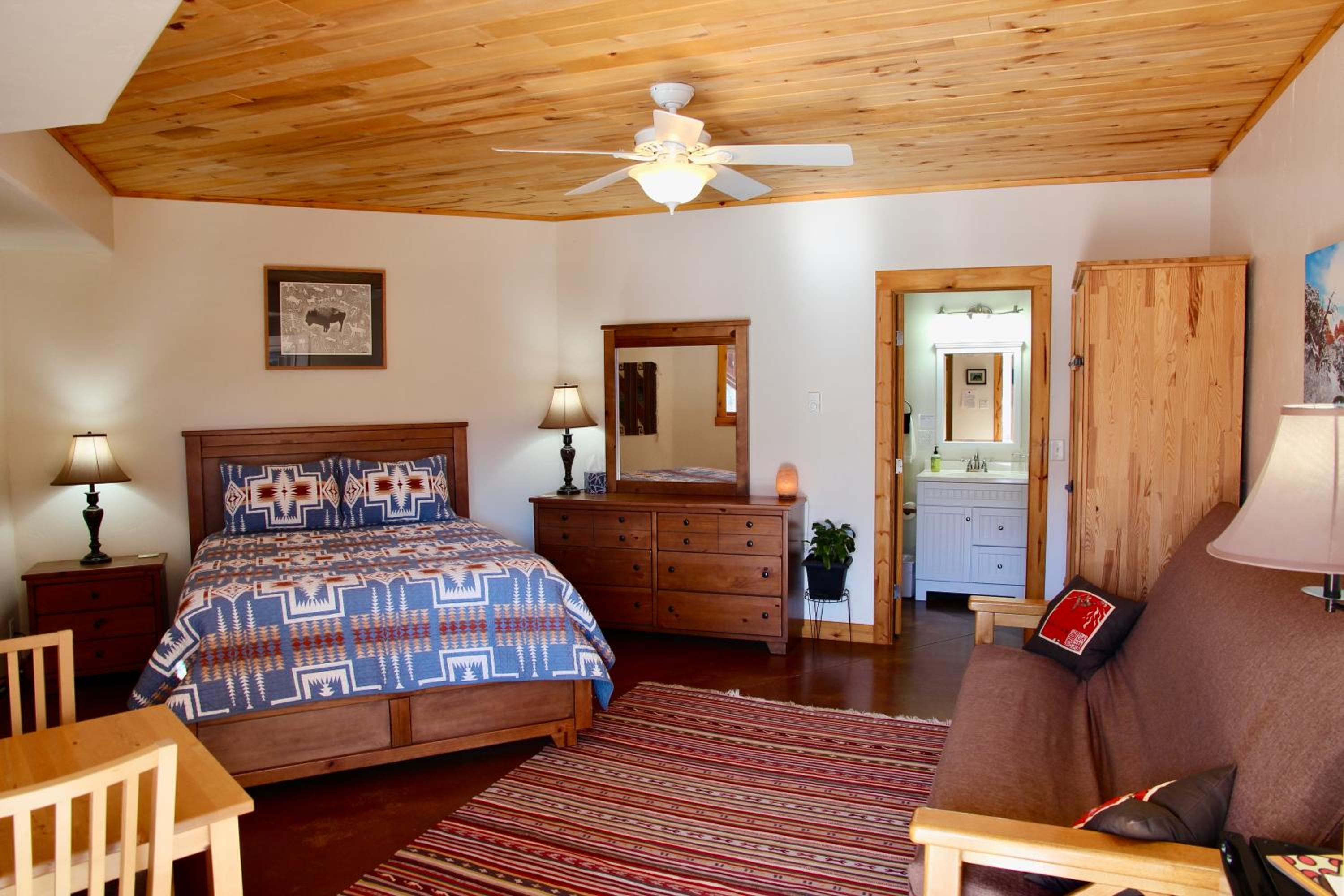 Family Room with Bathroom photo 1