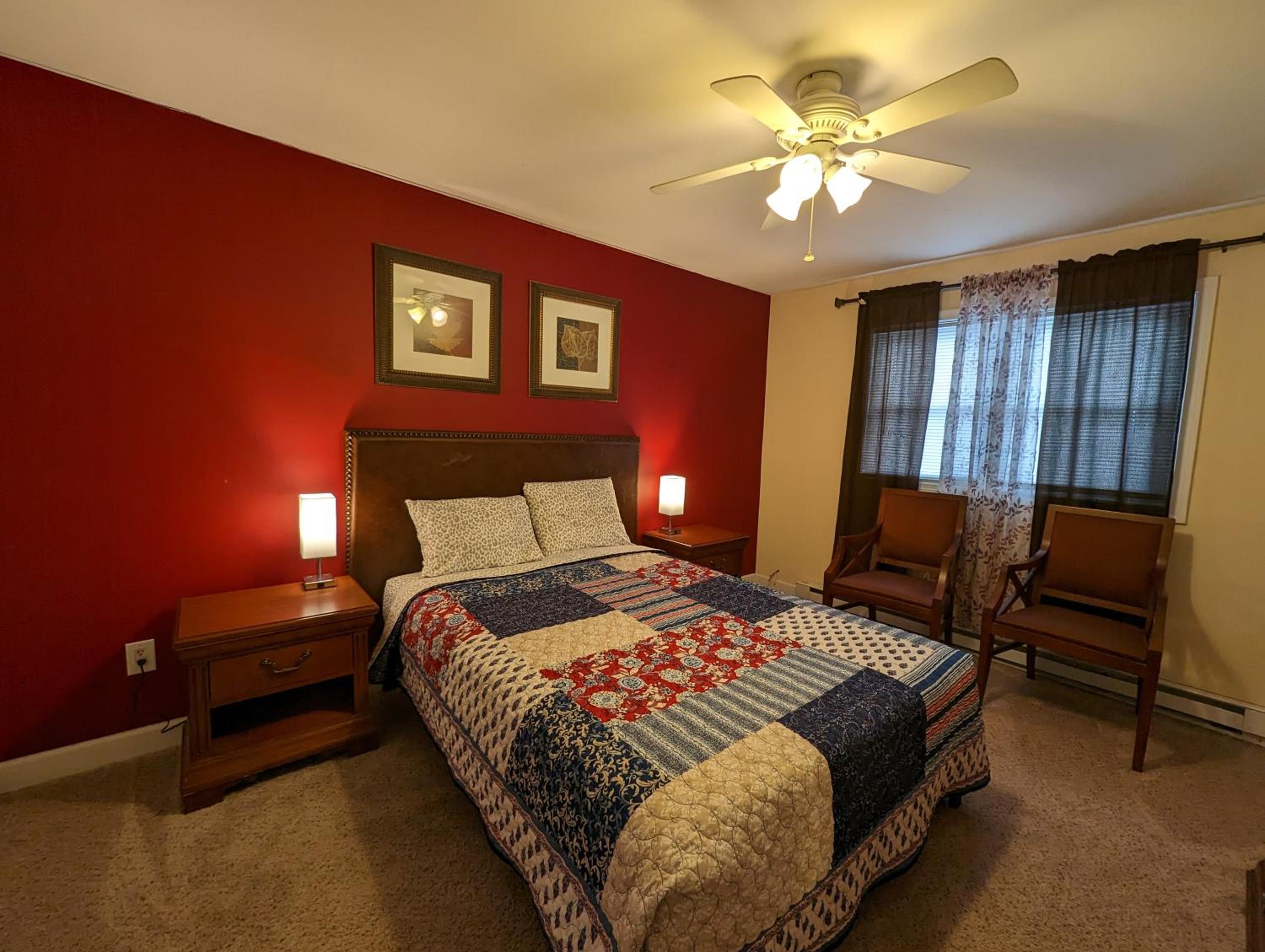 Two-Bedroom House - Photo 16