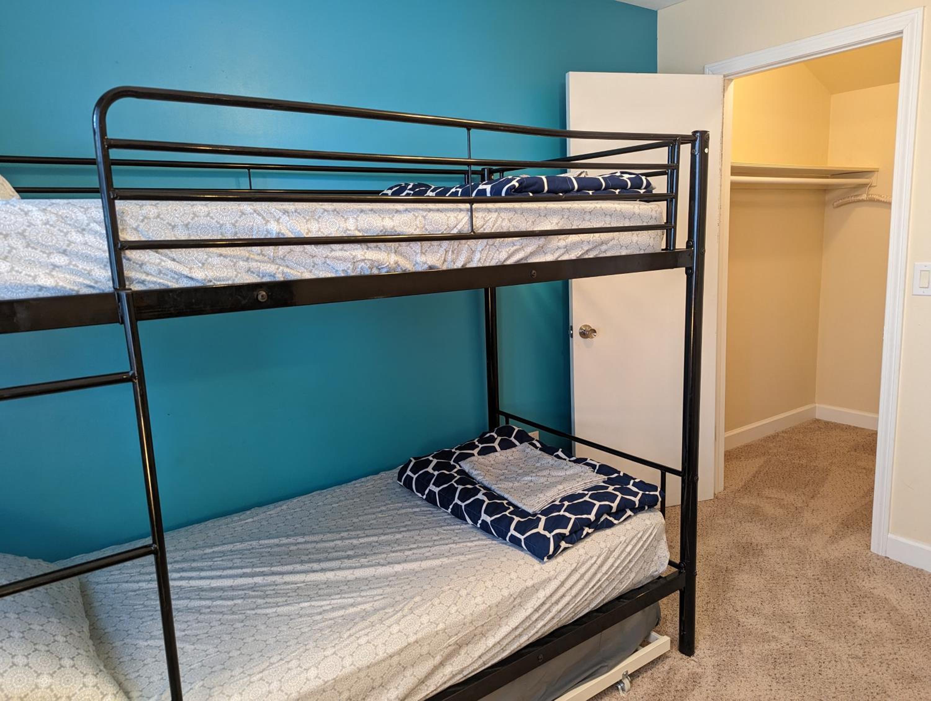 Two-Bedroom House - Photo 17